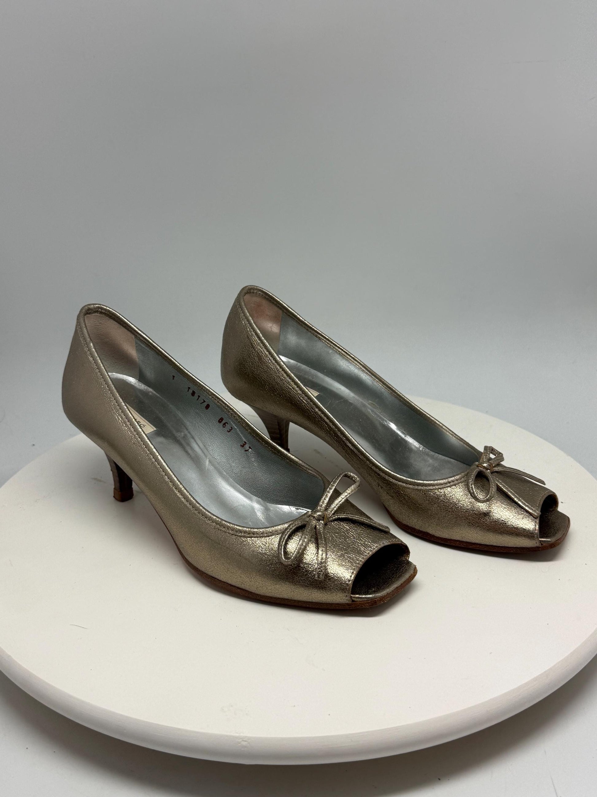 Vintage Jaime Mascaró metallic gold peep, toe heels, genuine leather, made in spain, moderate heel, Carolyn bessette, kennedy, US 6, EU 37