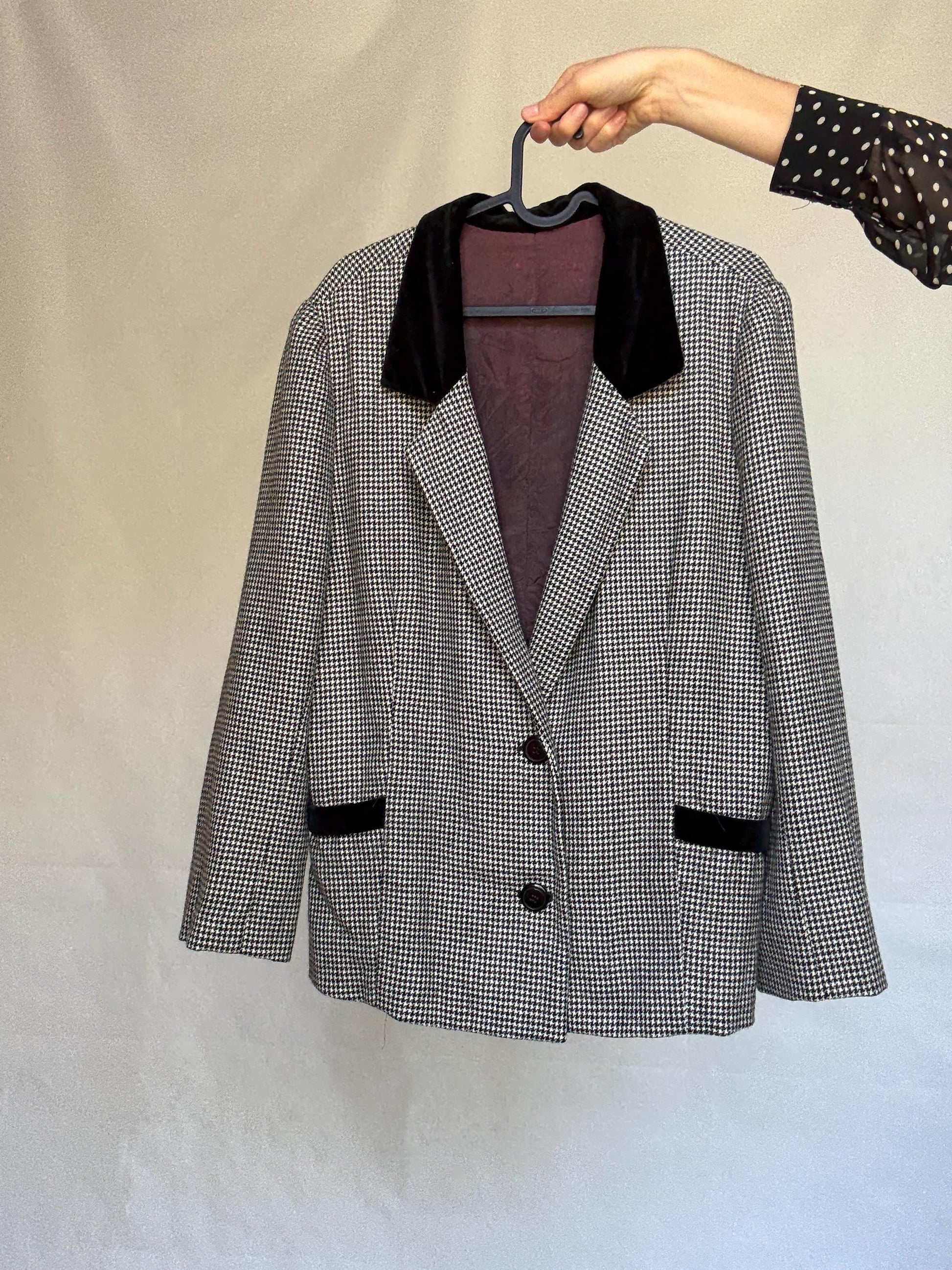 Vintage black and white houndstooth blazer, likely wool, tailored fit, velvet collar, double button cuffs, dark academia, US L
