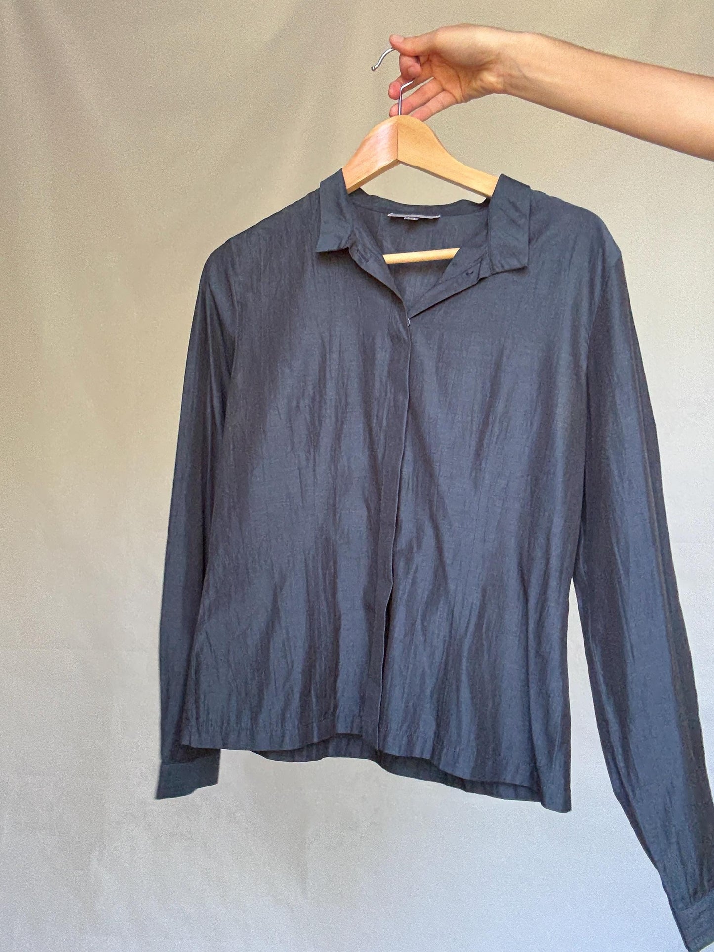 Vintage Adolfo Dominguez dark blouse, cotton, straight fit, concealed button, minimalist Carolyn bessette, kennedy, US XL, office chic