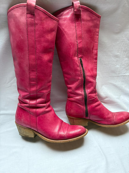 Pink Leather Boots For Statement Outfits — detail