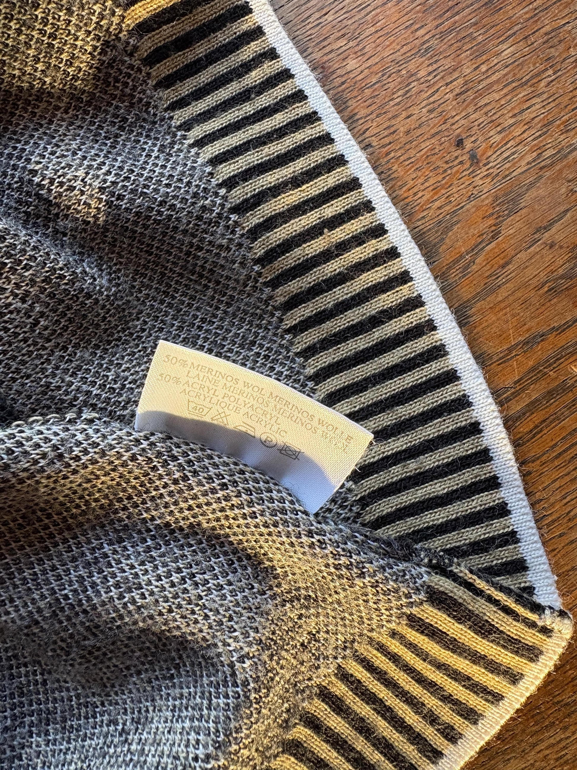 Luxury Black Beige Merino Wool Top — additional view 10