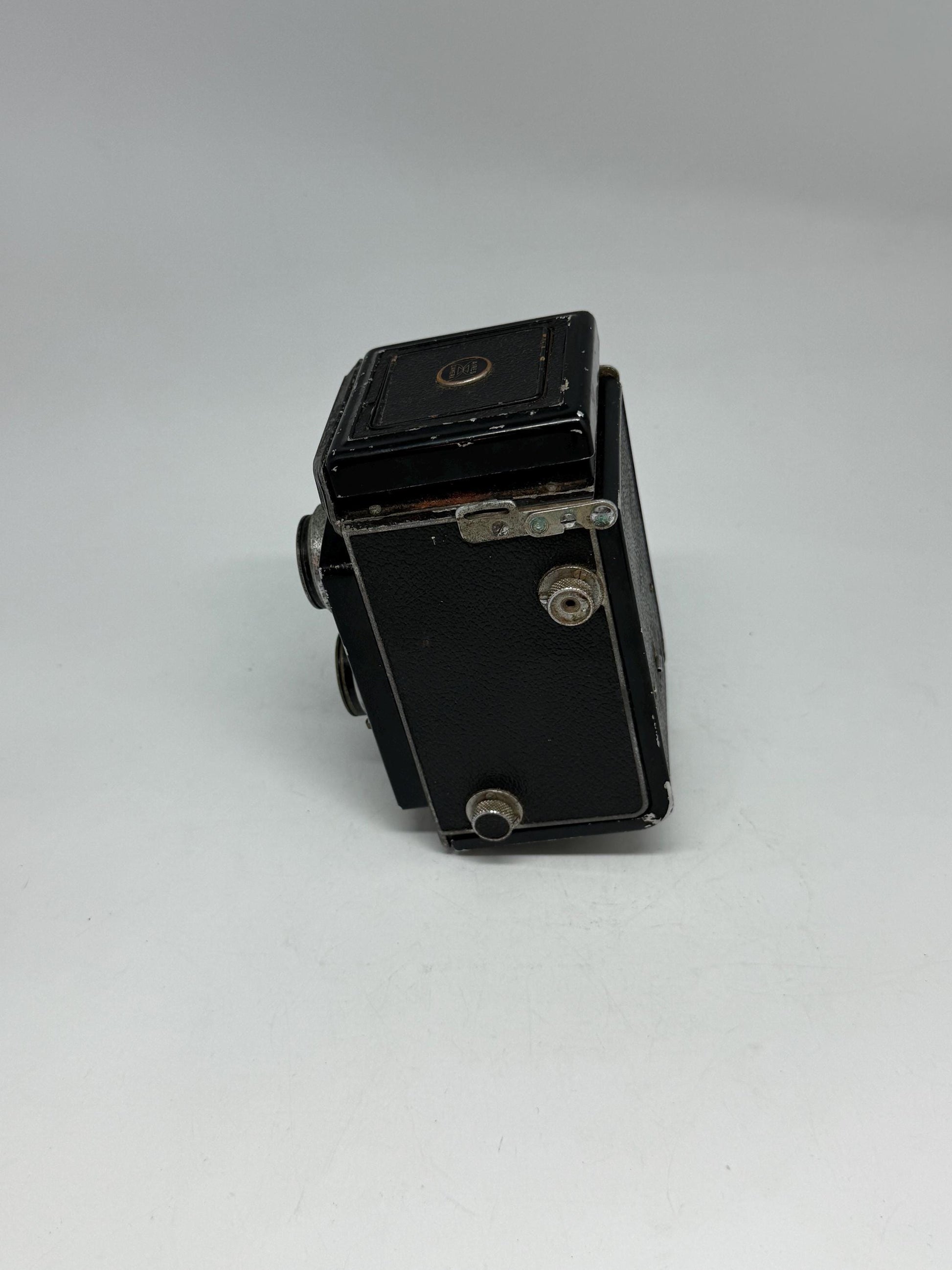 Vintage 1950s Airesflex Twin Lens Camera — additional view 9