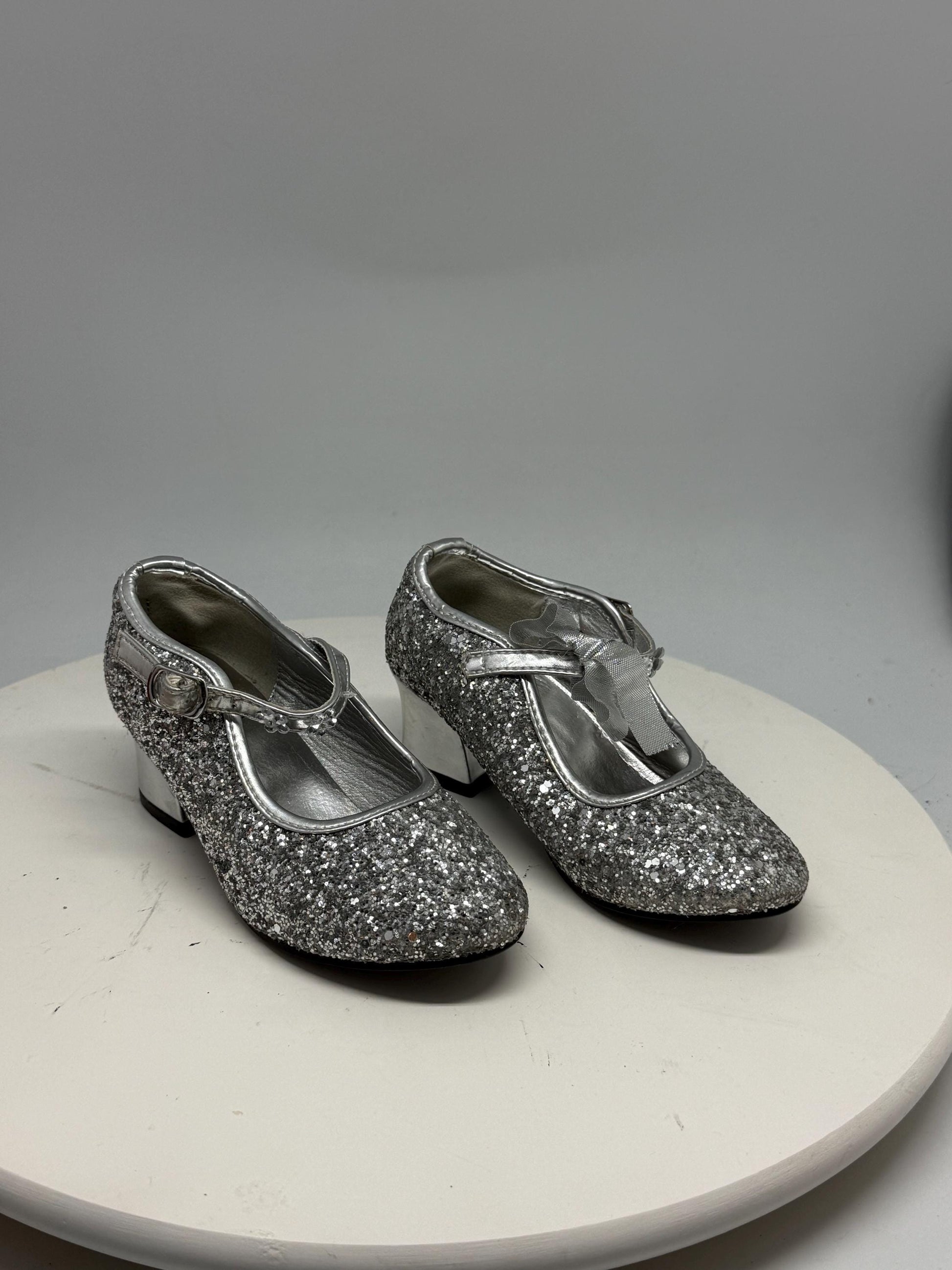 Silver Glitter Mary Jane Shoes For Kids — detail