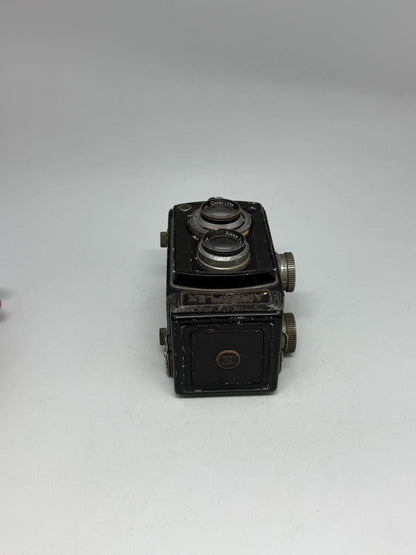 Vintage 1950s Airesflex Twin Lens Camera — fabric close-up