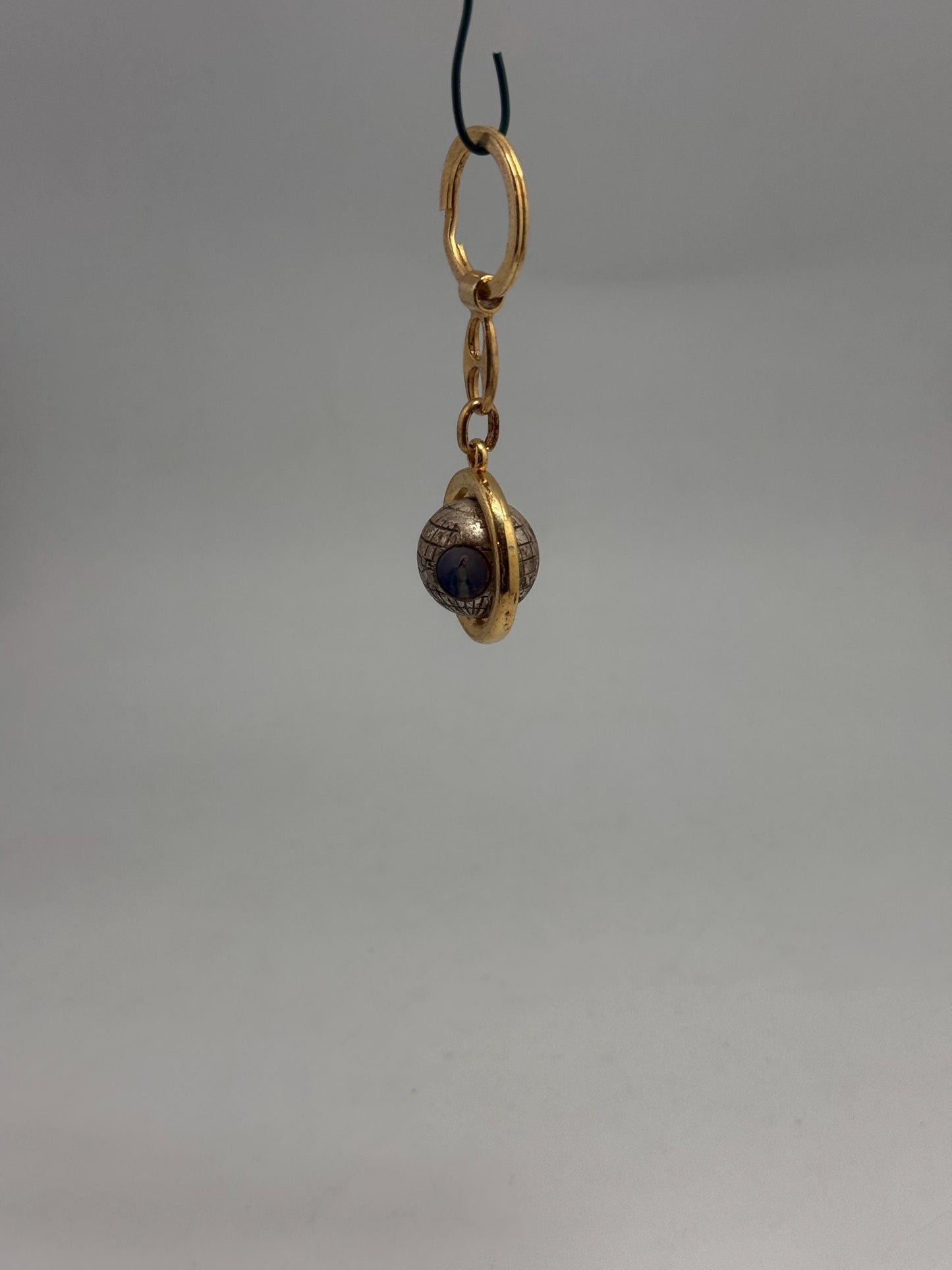 Vintage Globe Charm Keyhanger With Maria And Josef — additional view 5
