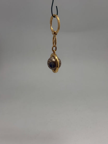 Vintage Globe Charm Keyhanger With Maria And Josef — additional view 5