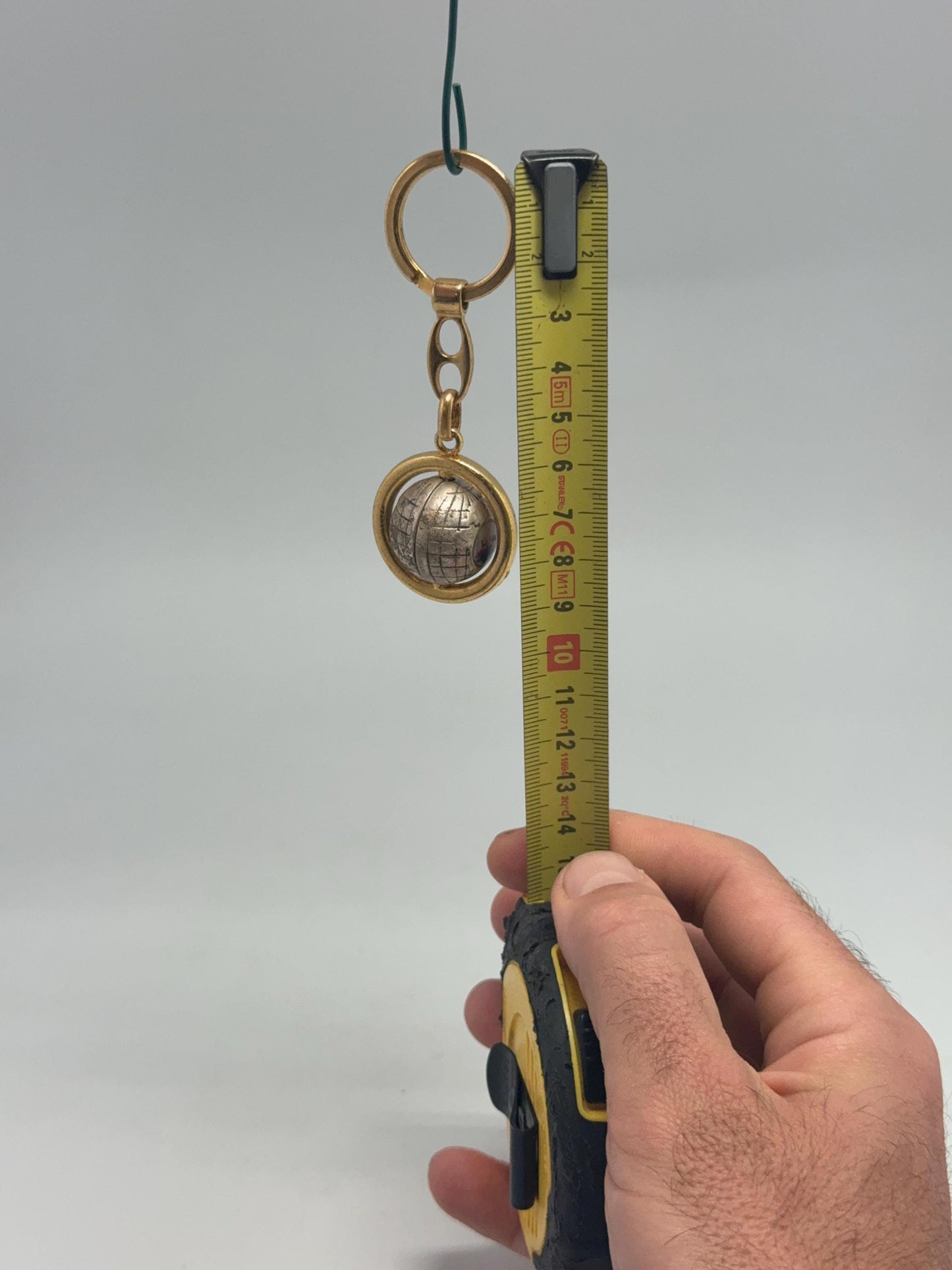 Vintage Globe Charm Keyhanger With Maria And Josef — additional view 8