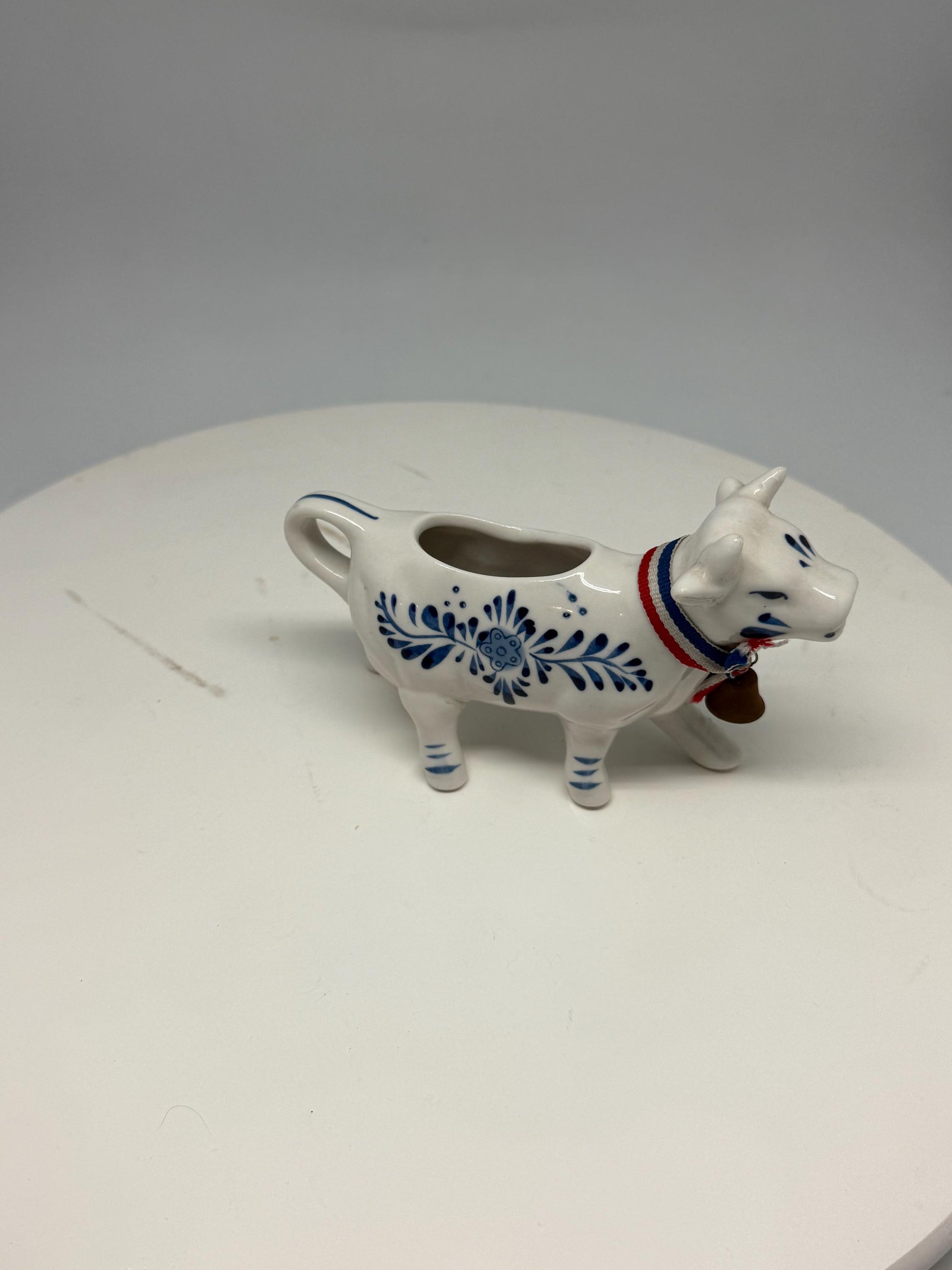 Delft Blue Cow Milk Jug — fabric close-up