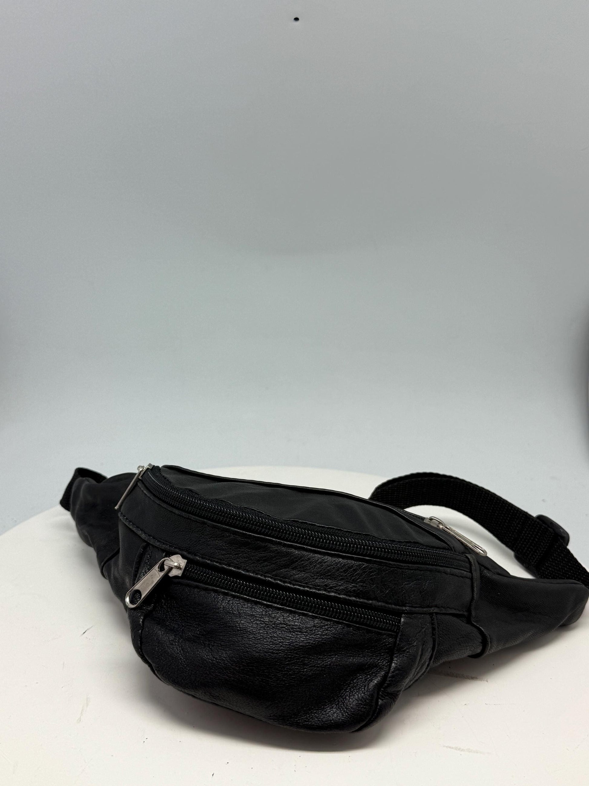 Vintage Black Leather Fanny Pack — detail