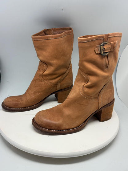 Tan Leather Vintage 70s Block Heel Booties — fabric close-up