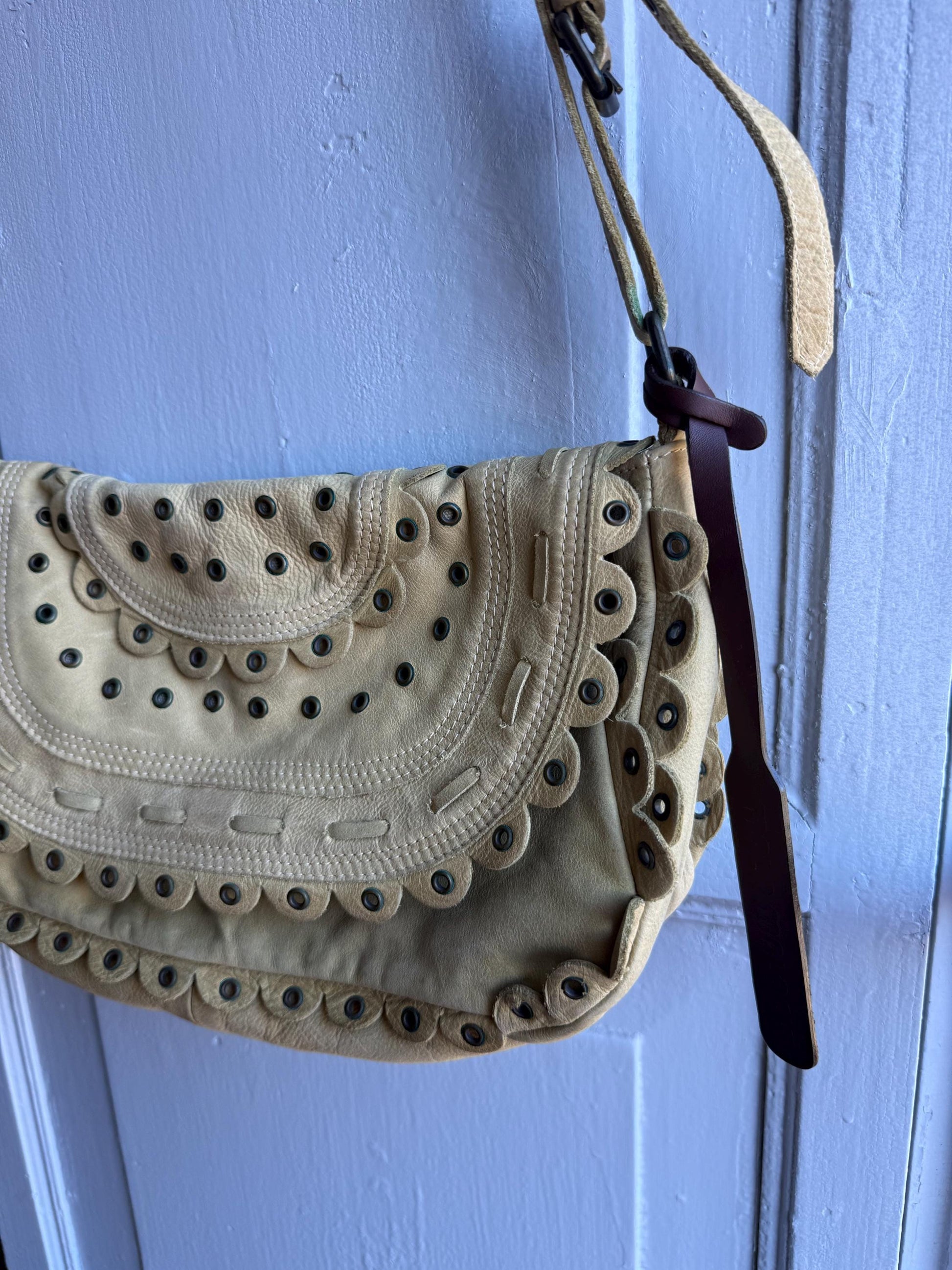 Beige Scalloped Leather Shoulder Bag — additional view 8