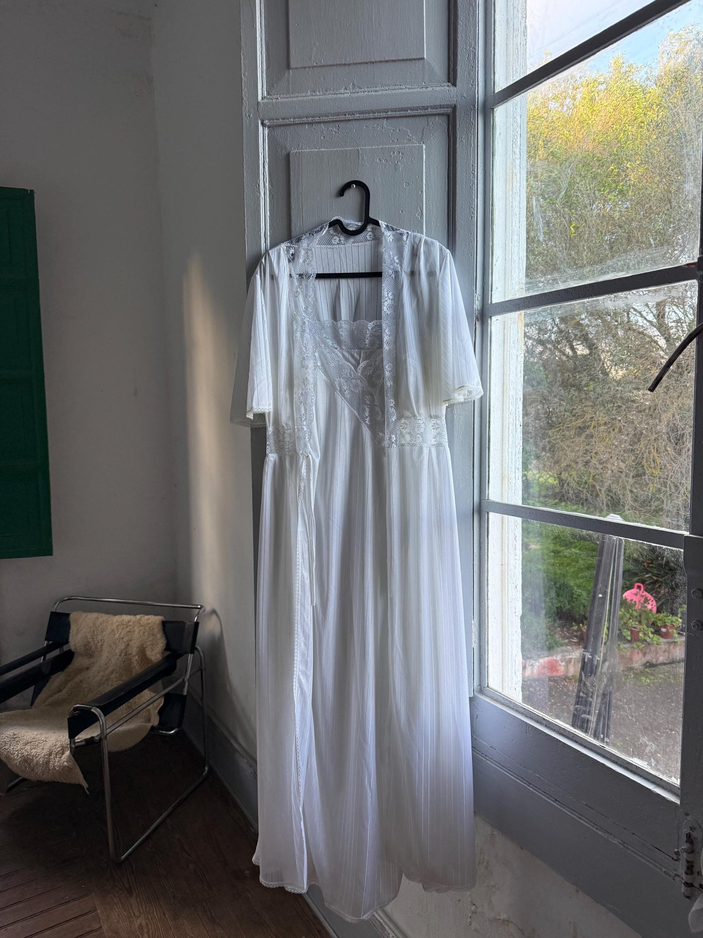 Vintage White Nightgown and Robe Set — additional view 8