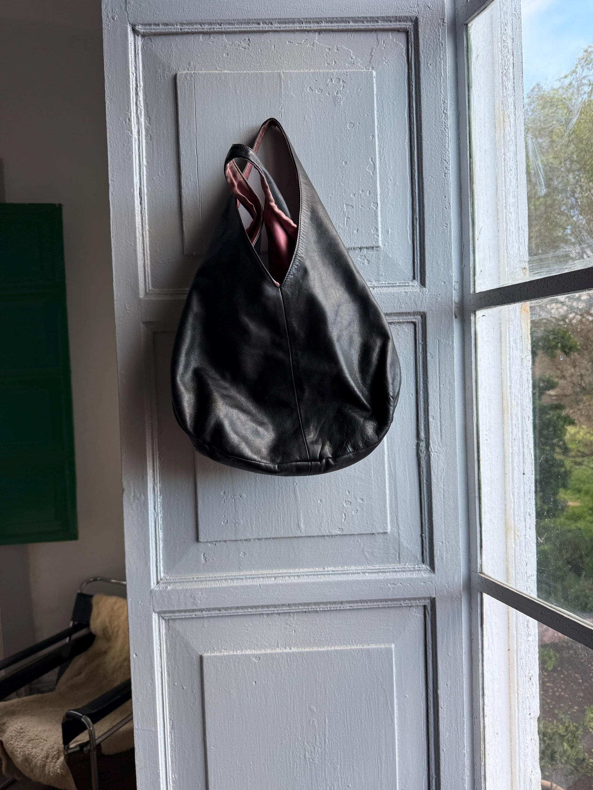 Gianni Chiarini Vintage Black Leather Bag — detail