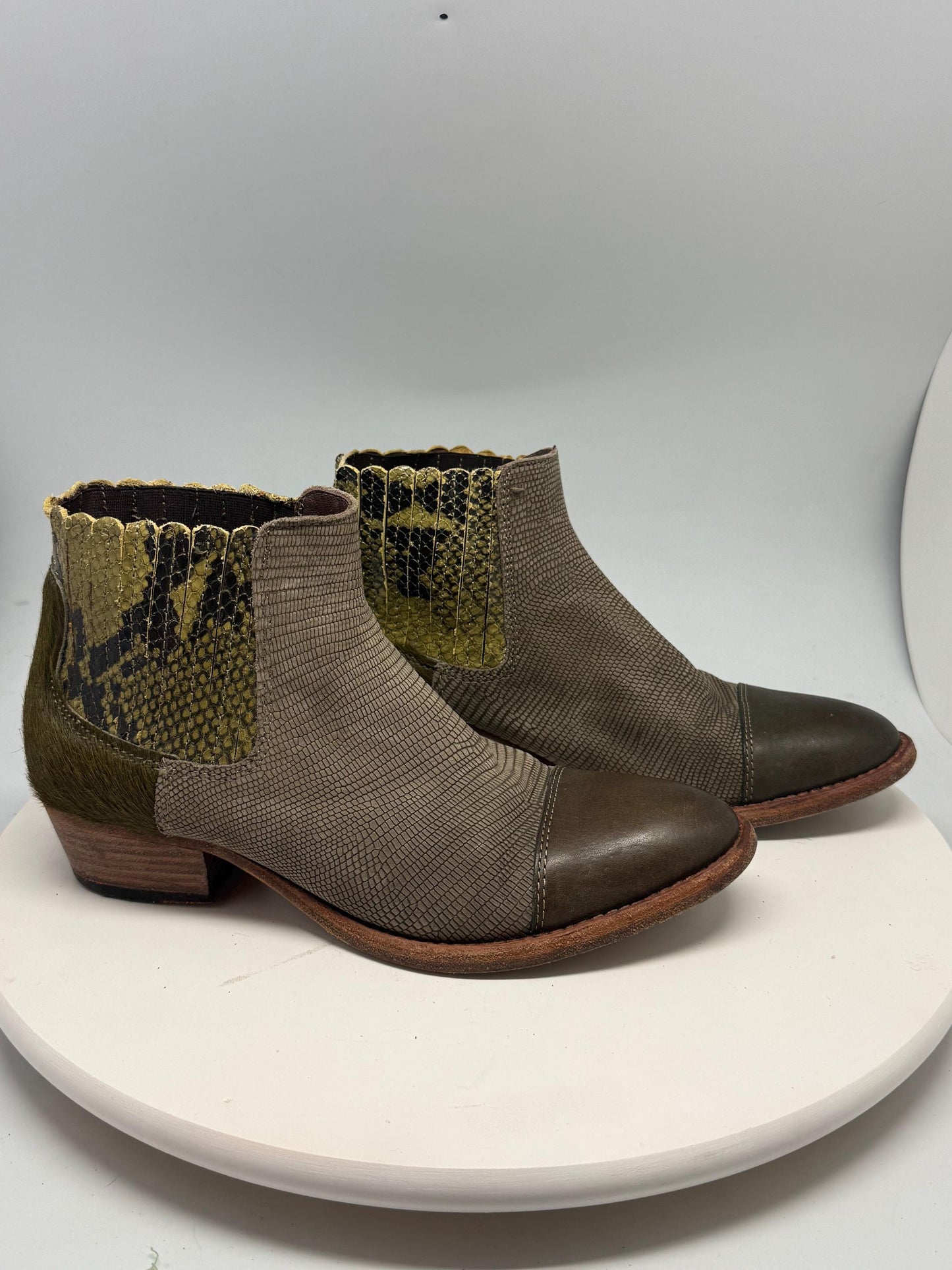 Green Leather Ankle Boots With Snake Texture