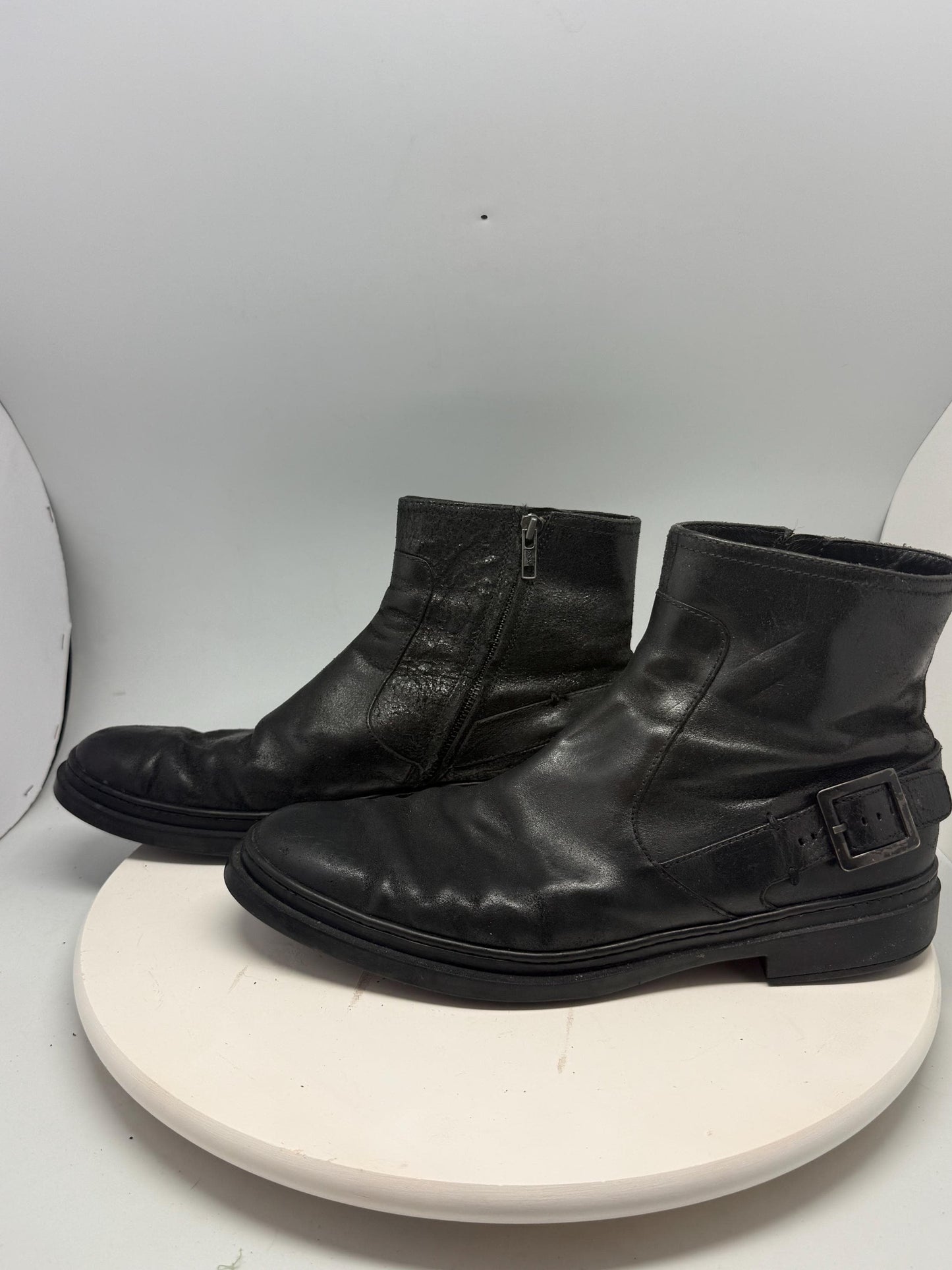 Tod's Black Leather Ankle Boots for Men — fabric close-up