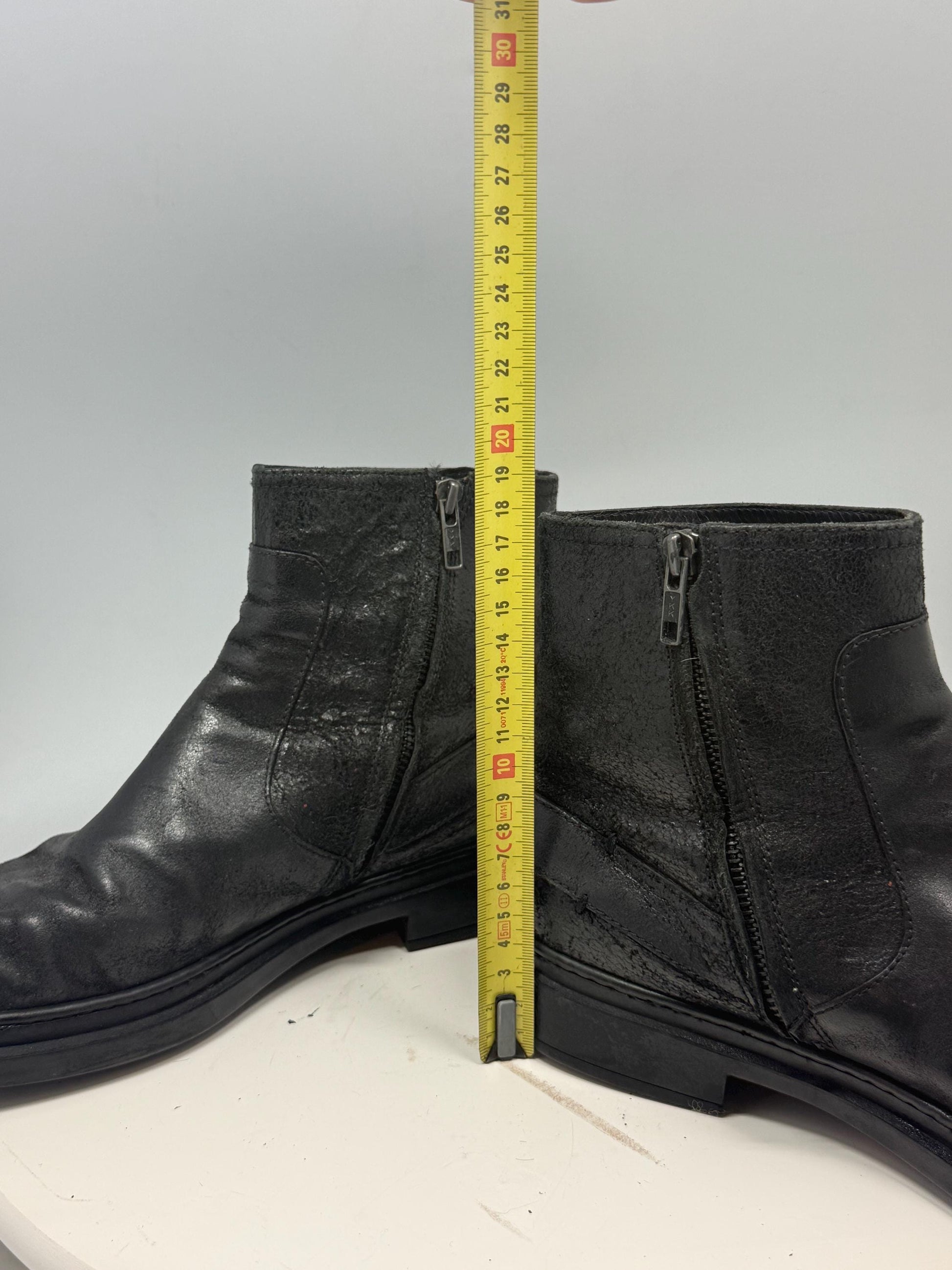 Tod's Black Leather Ankle Boots for Men — additional view 10