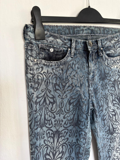 Blue Floral Skinny Jeans - Retro 90s Style — fabric close-up