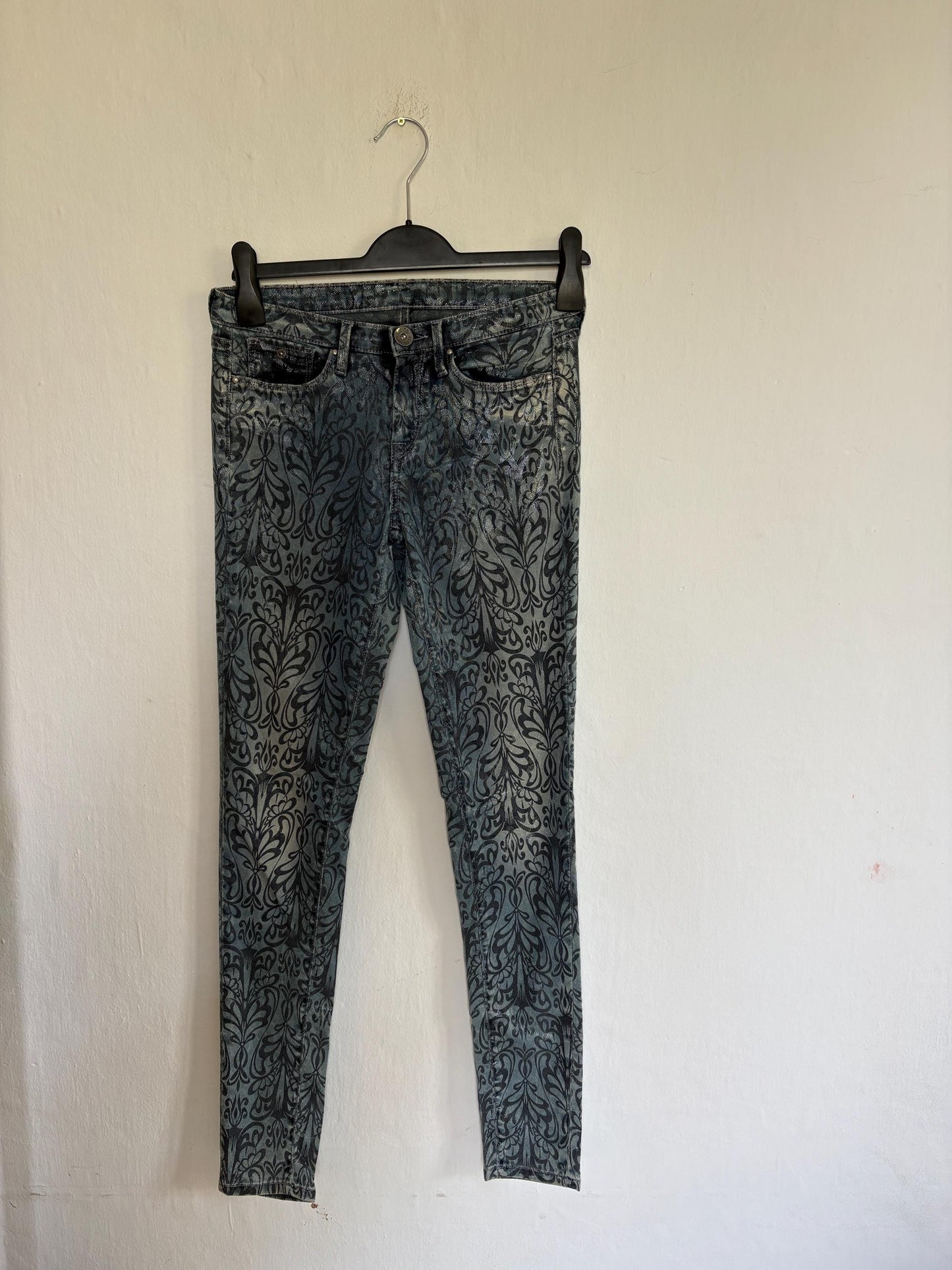 Blue Floral Skinny Jeans - Retro 90s Style — detail