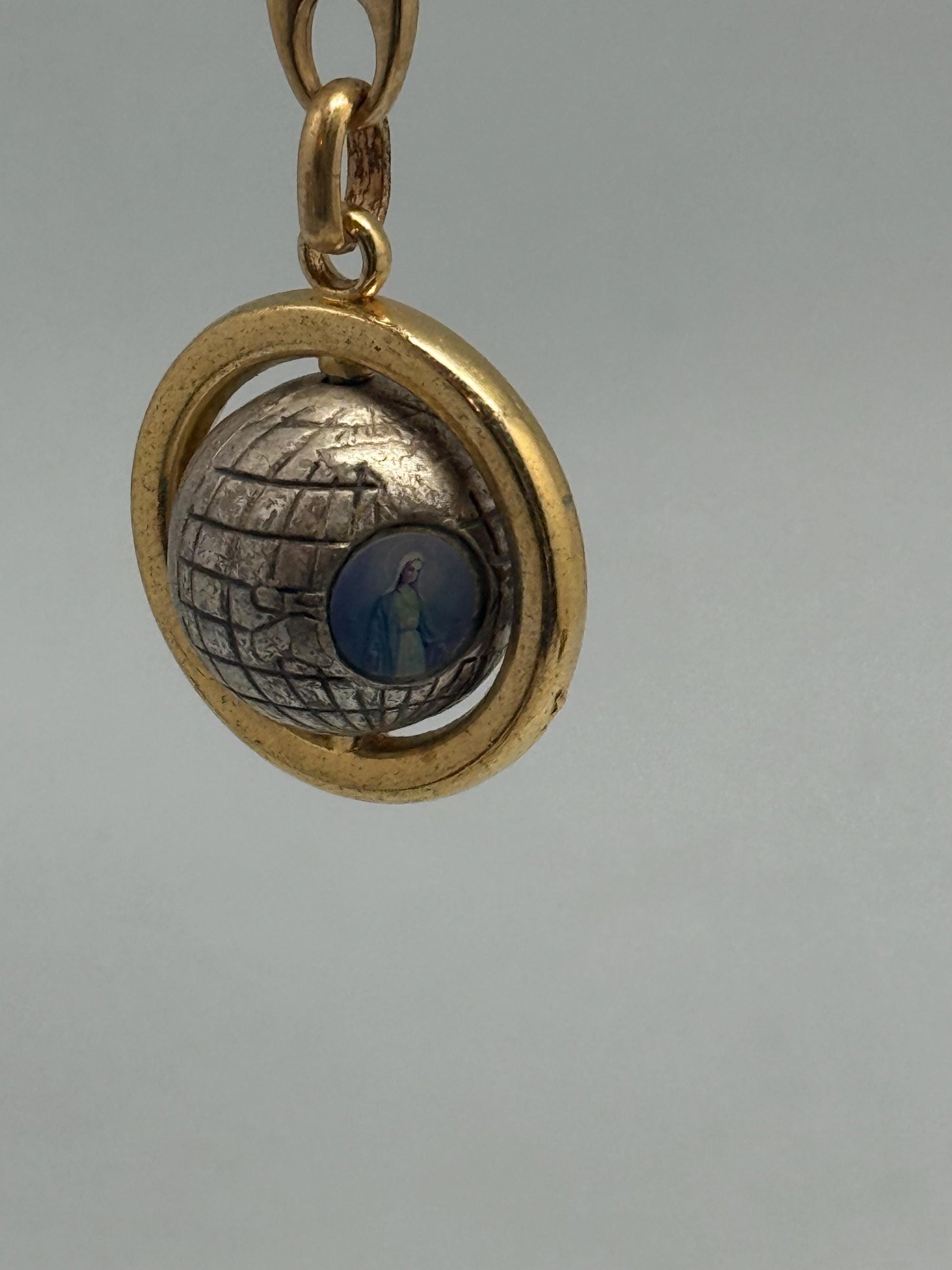 Vintage Globe Charm Keyhanger With Maria And Josef — additional view 6