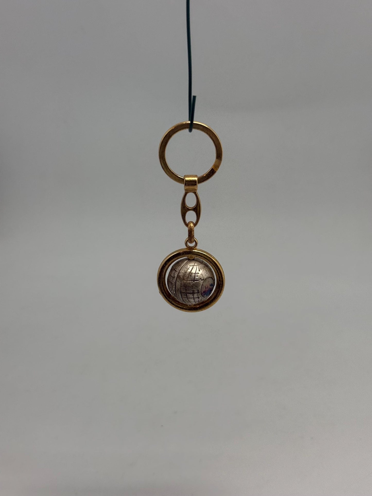 Vintage Globe Charm Keyhanger With Maria And Josef — detail