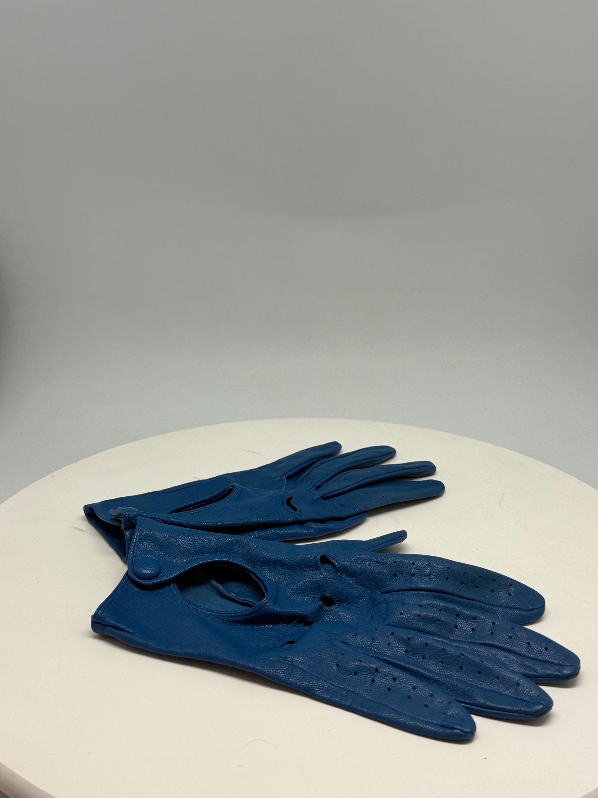 Vintage Blue Leather Driving Gloves — fabric close-up