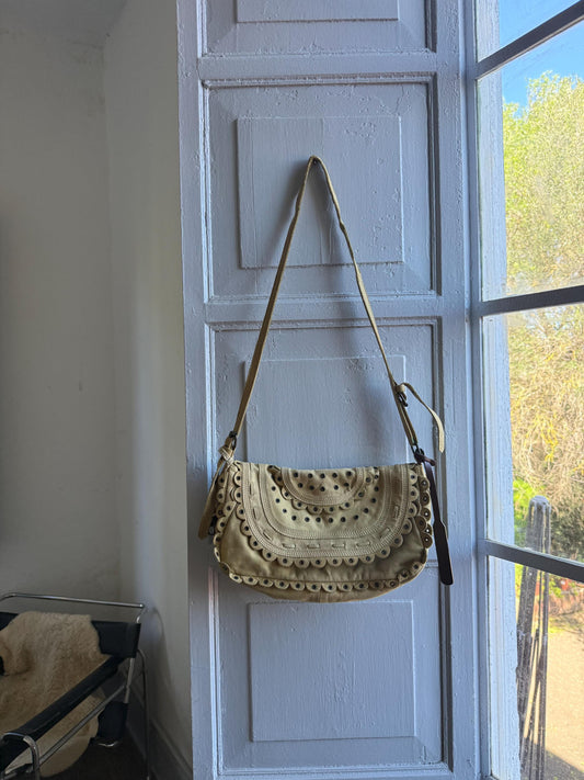 Beige Scalloped Leather Shoulder Bag — detail