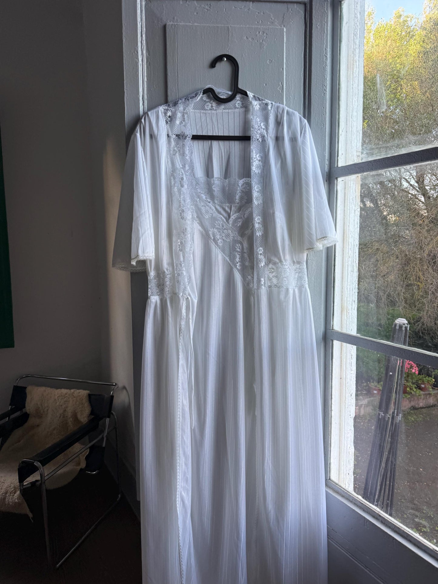 Vintage White Nightgown and Robe Set — additional view 6