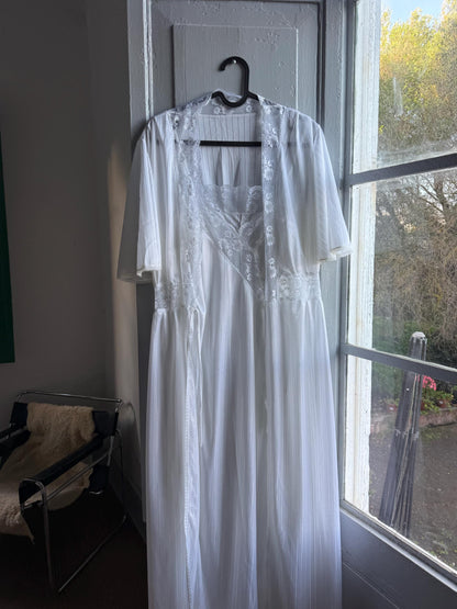 Vintage White Nightgown and Robe Set — additional view 6
