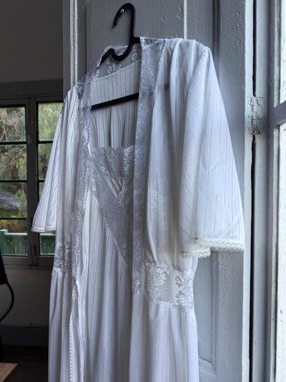 Vintage White Nightgown and Robe Set — additional view 15