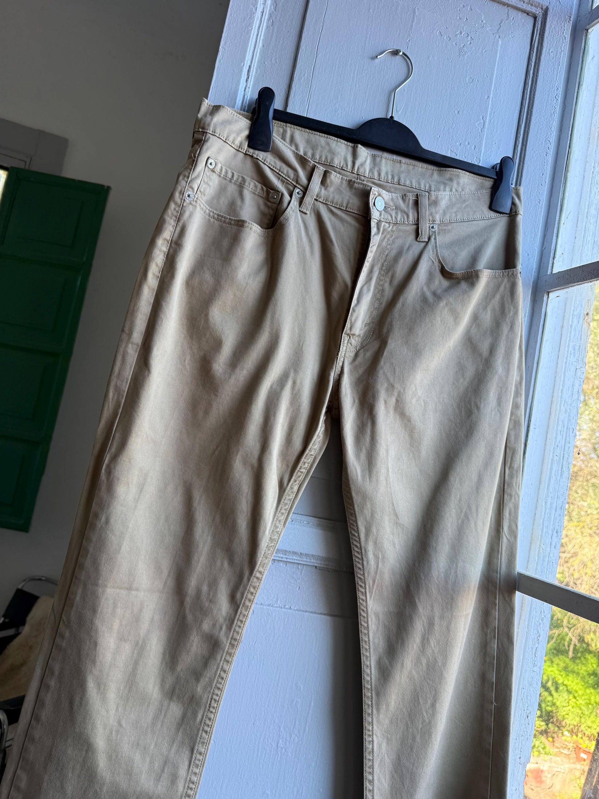 90s Levi’s White Tab Straight Leg Pants — fabric close-up
