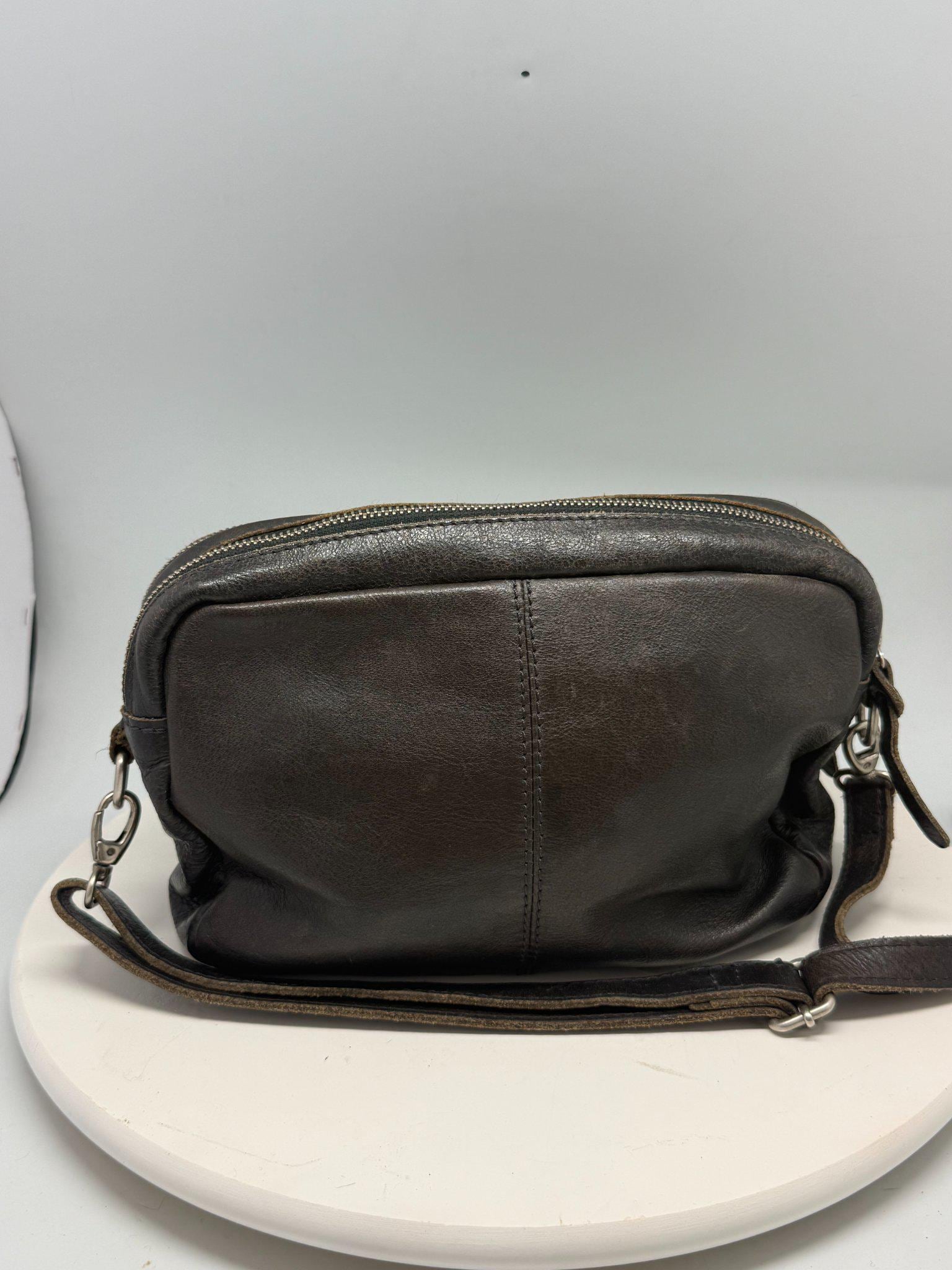 Vintage Black Leather Crossbody Bag — detail