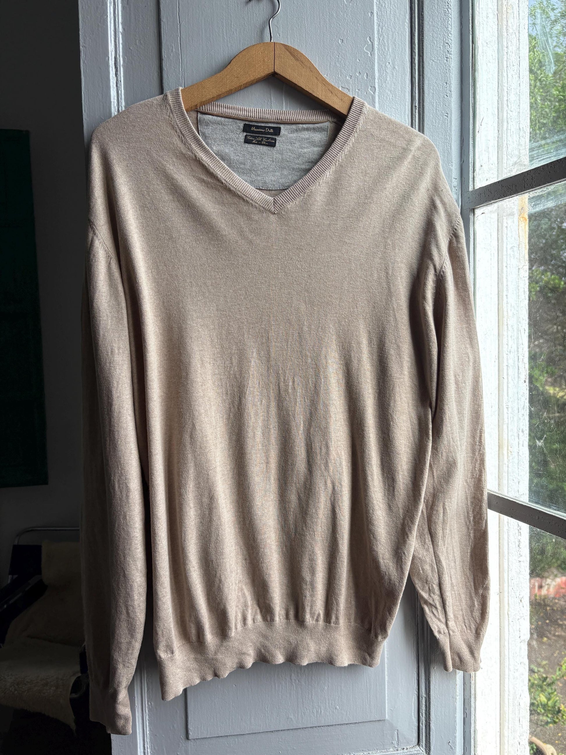 Light Beige Cotton-Silk-Cashmere V-Neck Jumper — additional view 6