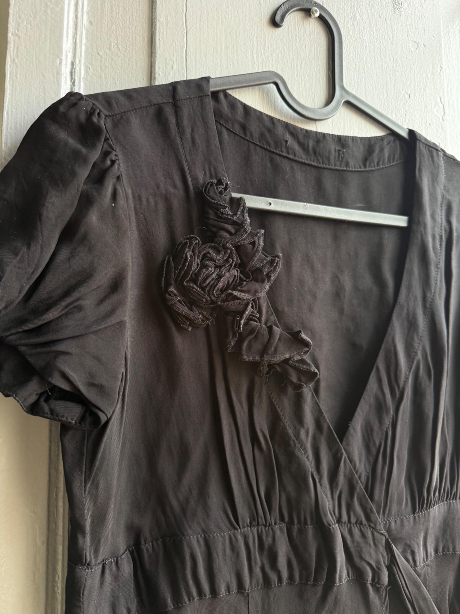 Black V-Neck Waistline Blouse for Women — additional view 7