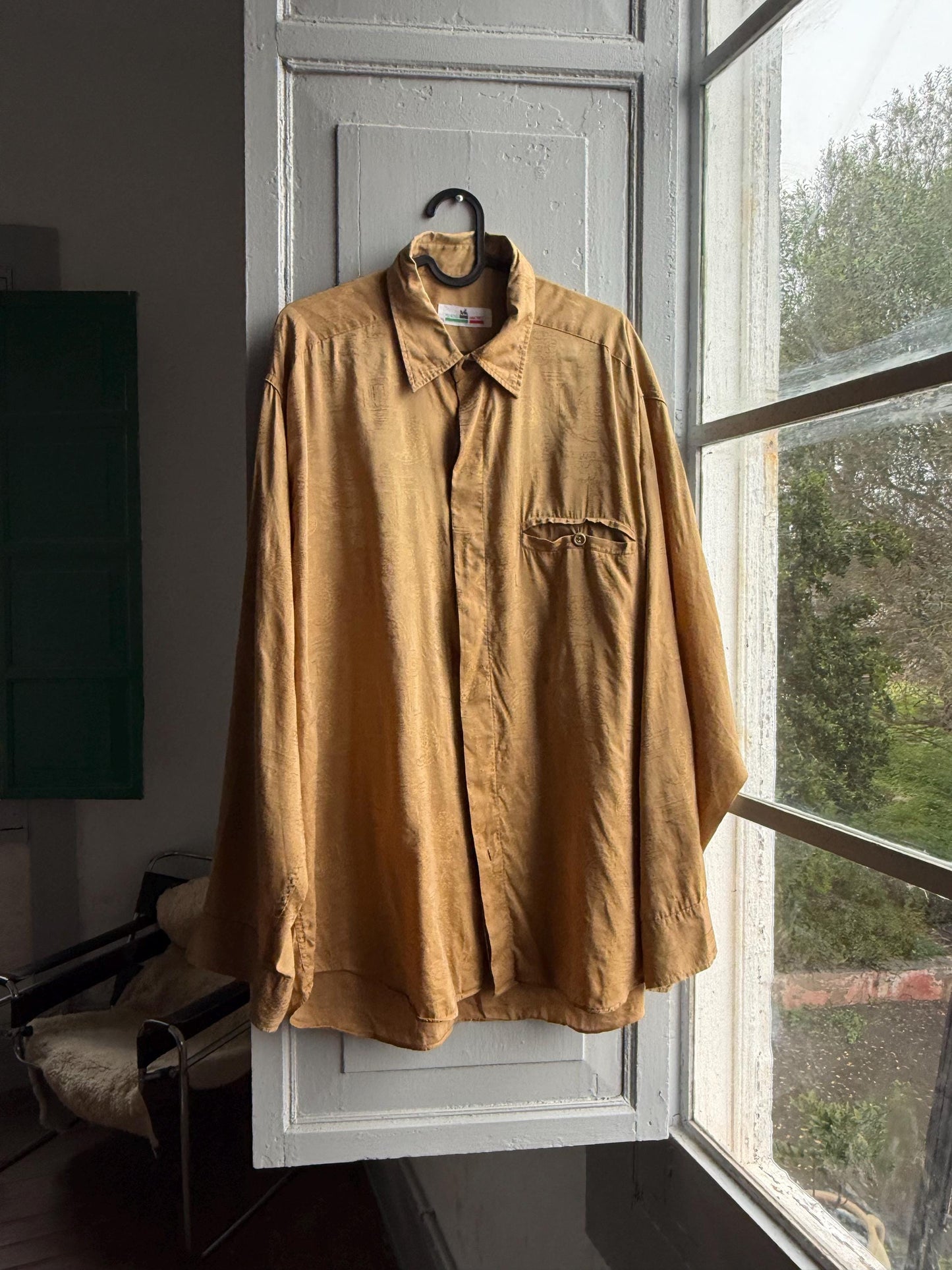 Vintage Veneto Macwey Drapey Fit Shirt — back view