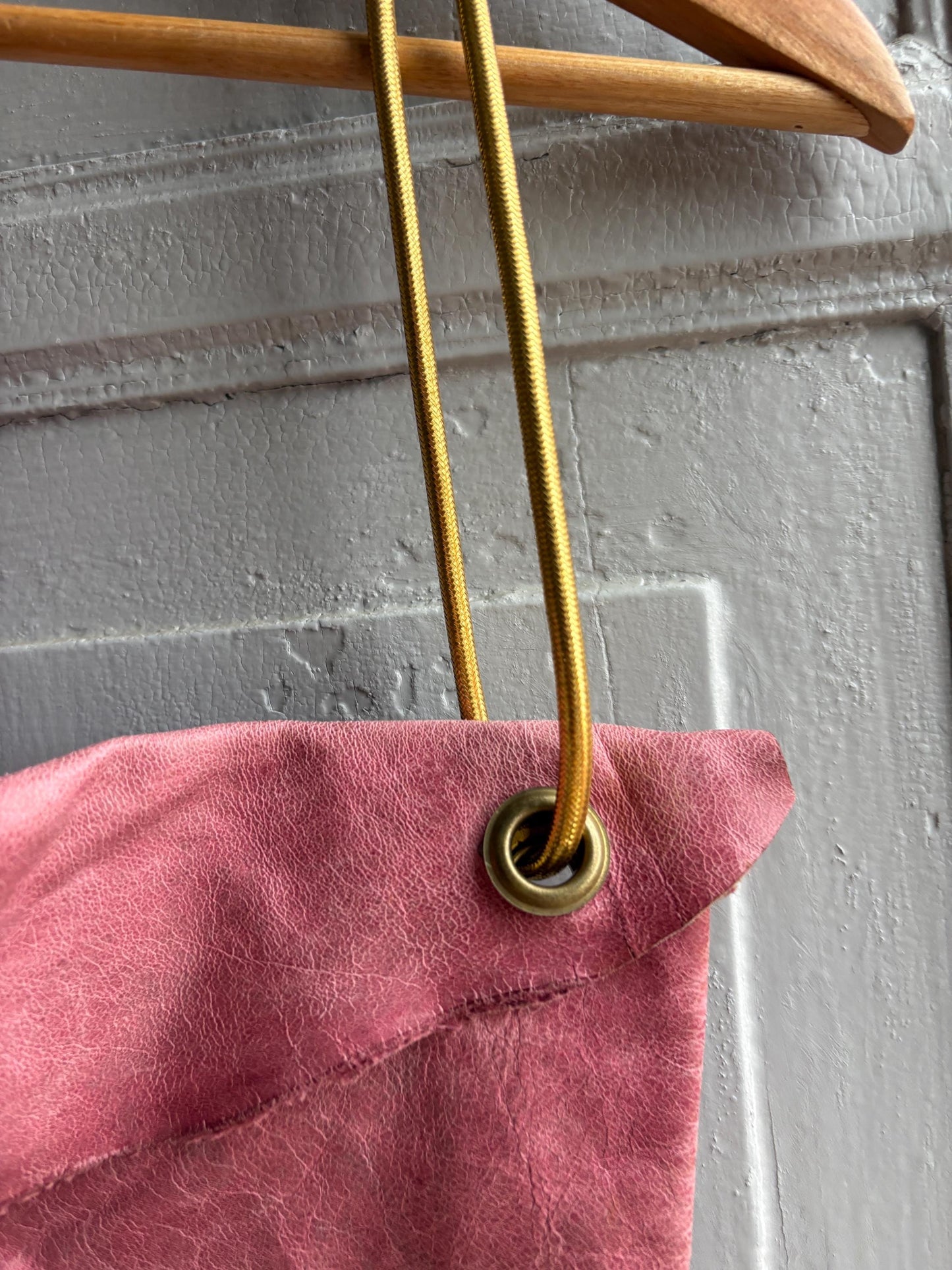 Vintage Pink Slouchy Handbag with Gold Strap — additional view 8