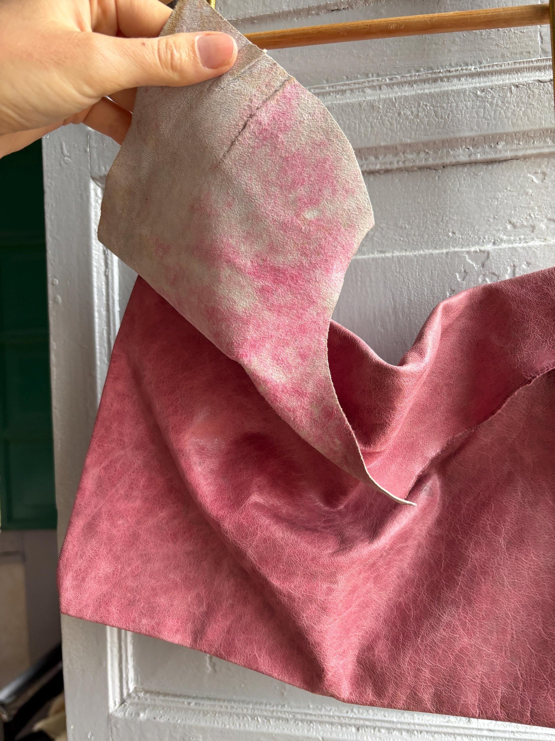 Vintage Pink Slouchy Handbag with Gold Strap — additional view 6