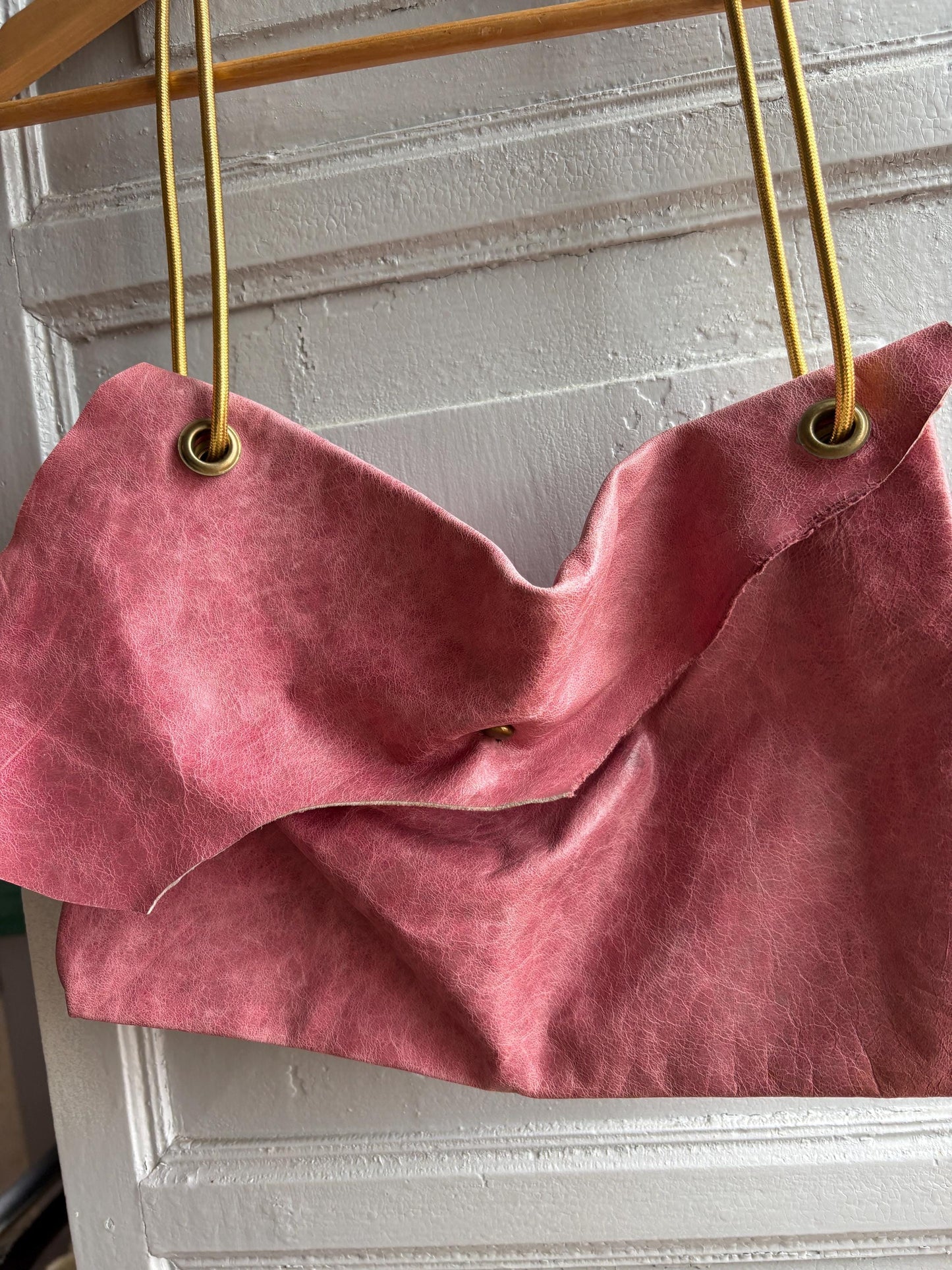 Vintage Pink Slouchy Handbag with Gold Strap — additional view 9