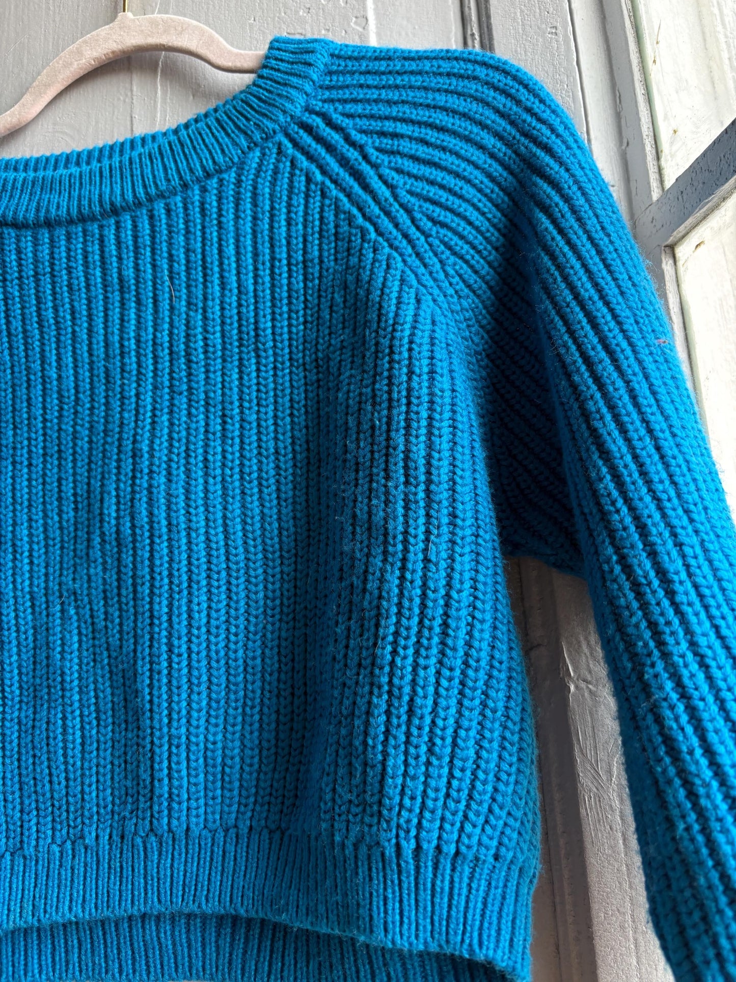 Vibrant Blue Cropped Ribbed Knit Jumper — detail