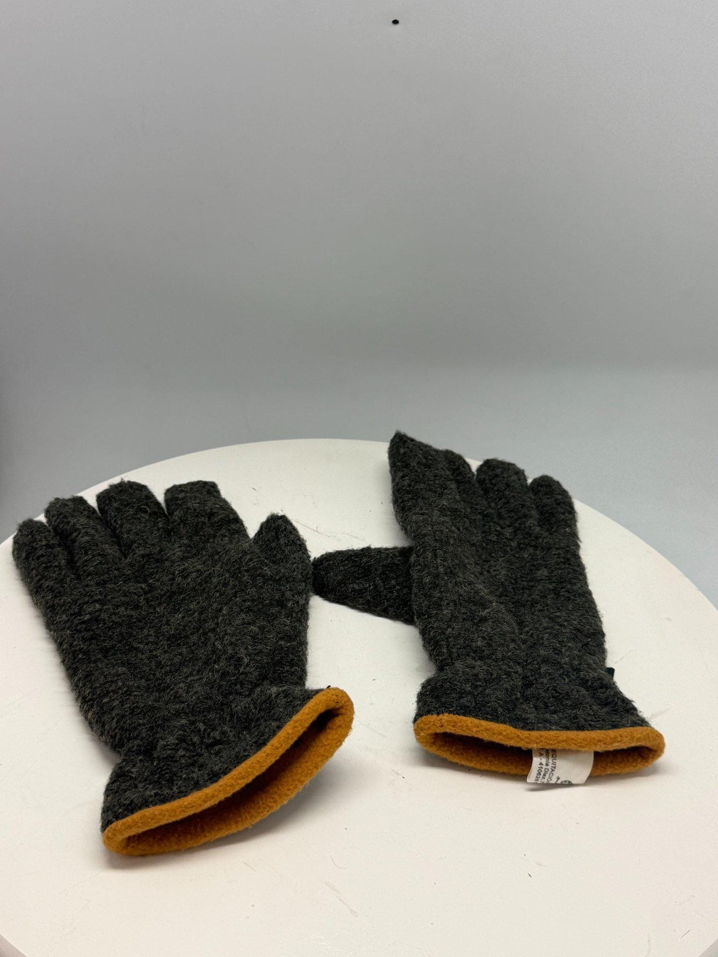 Dark Grey Wool Gloves With Rabbit Silk Blend — fabric close-up