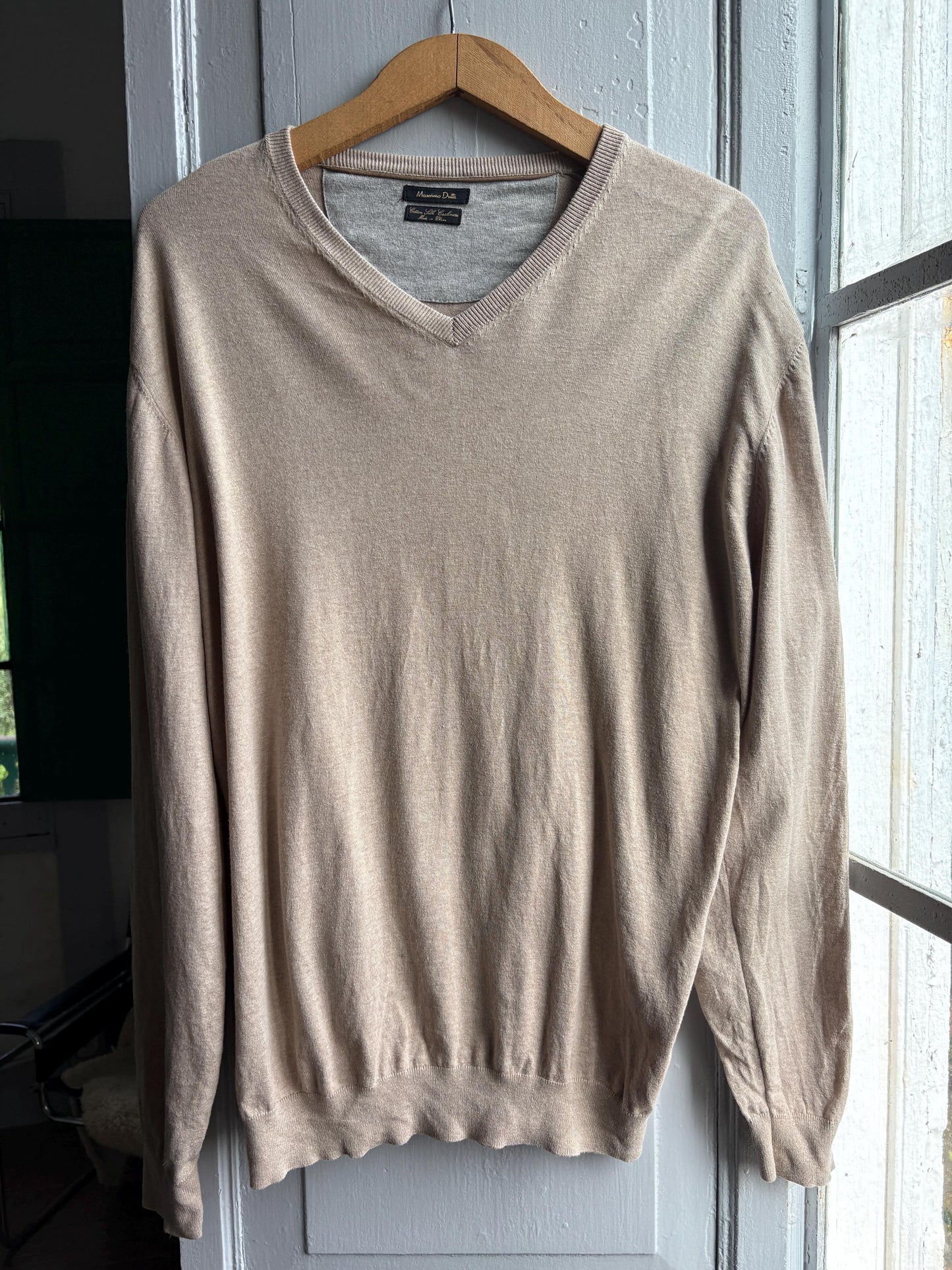 Light Beige Cotton-Silk-Cashmere V-Neck Jumper — detail