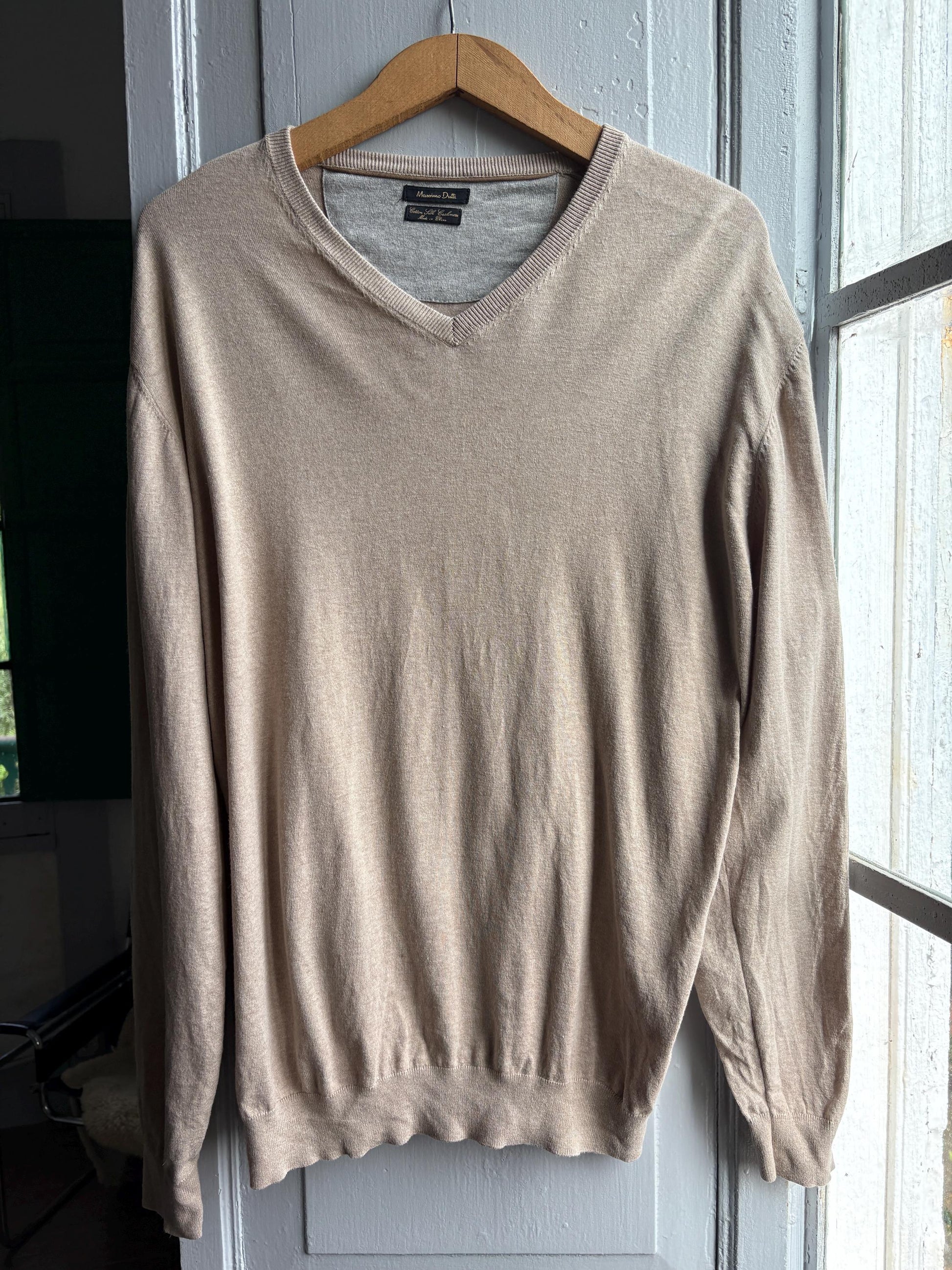 Light Beige Cotton-Silk-Cashmere V-Neck Jumper — detail
