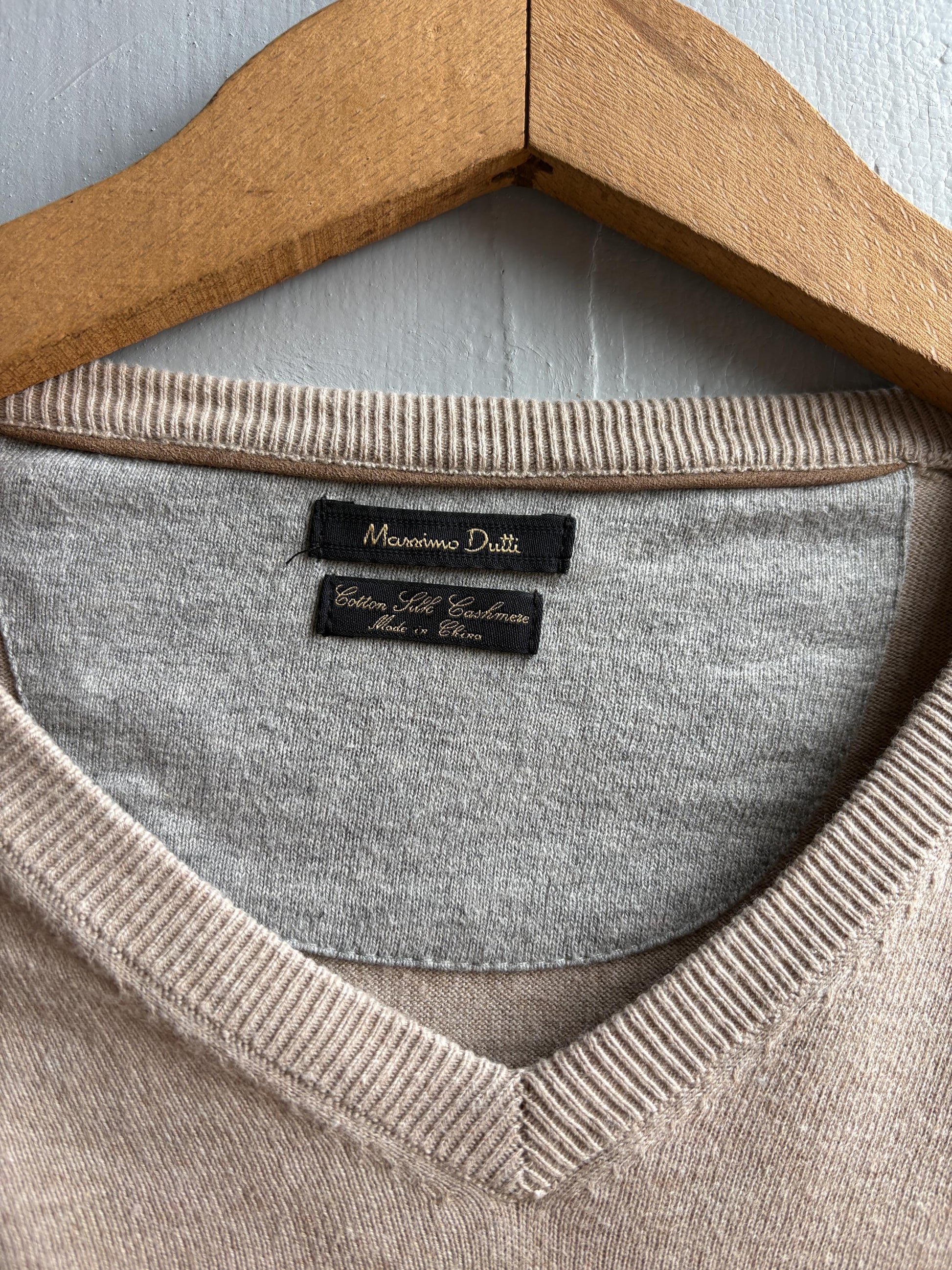 Light Beige Cotton-Silk-Cashmere V-Neck Jumper — additional view 8