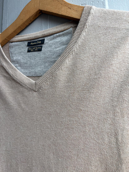 Light Beige Cotton-Silk-Cashmere V-Neck Jumper — fabric close-up