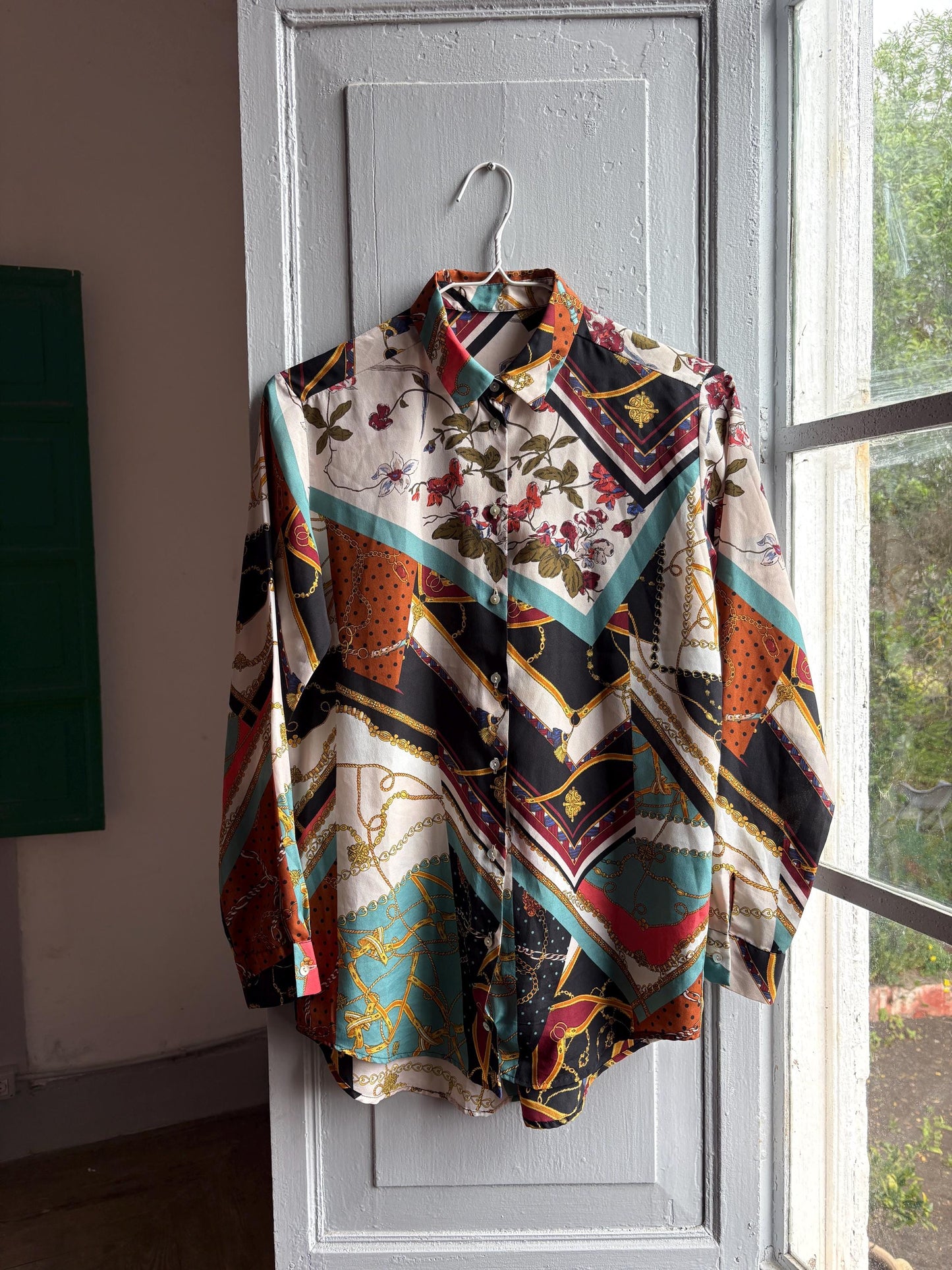 Retro 80s Multicolor Button-Up Blouse — fabric close-up