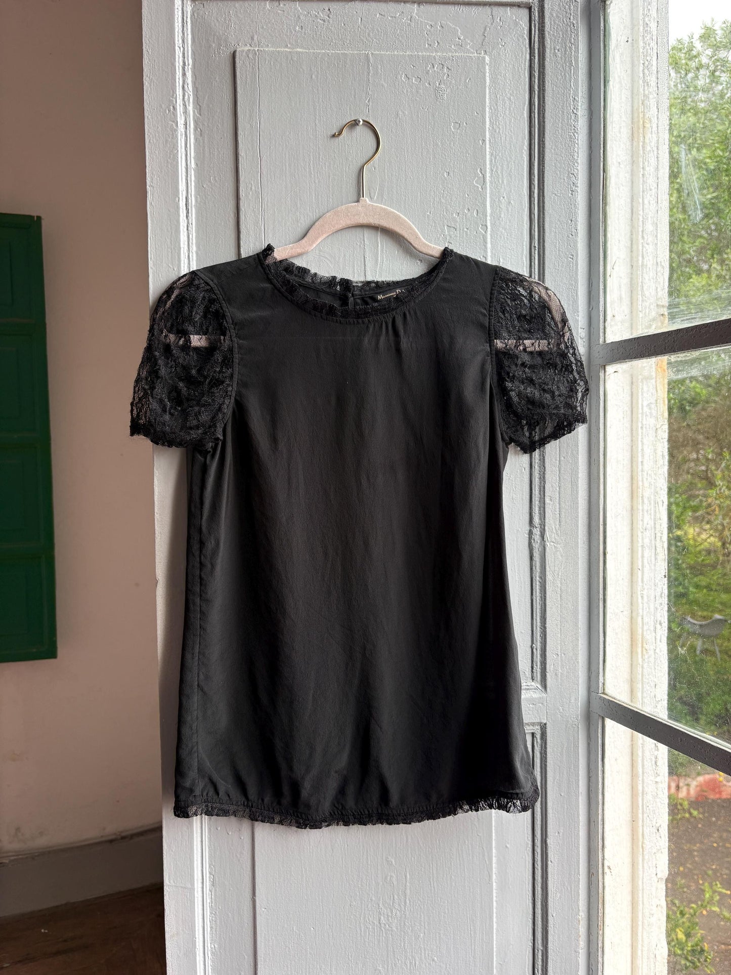 Black Silk Shirt With Lace Sleeves — detail