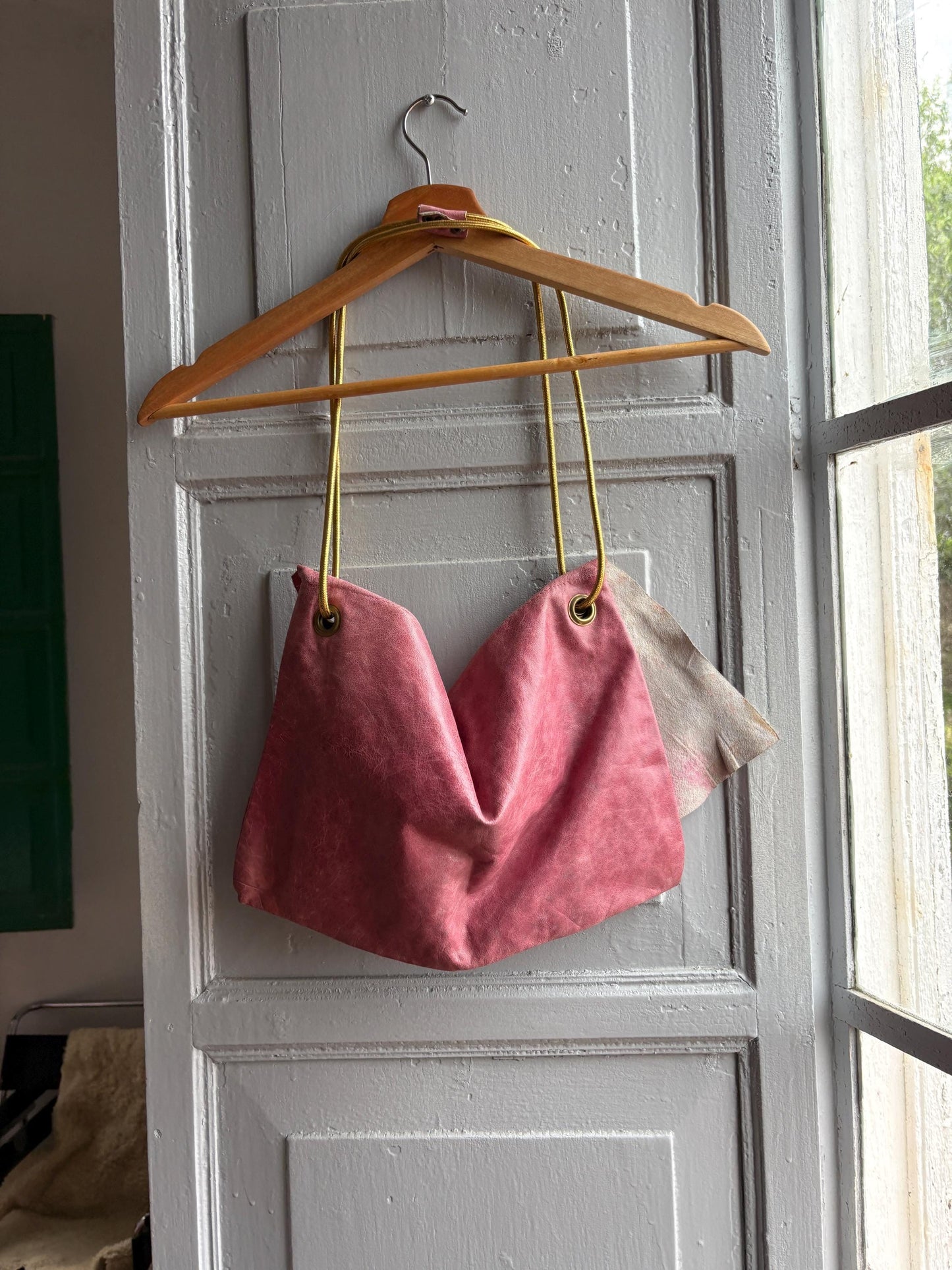Vintage Pink Slouchy Handbag with Gold Strap — additional view 10