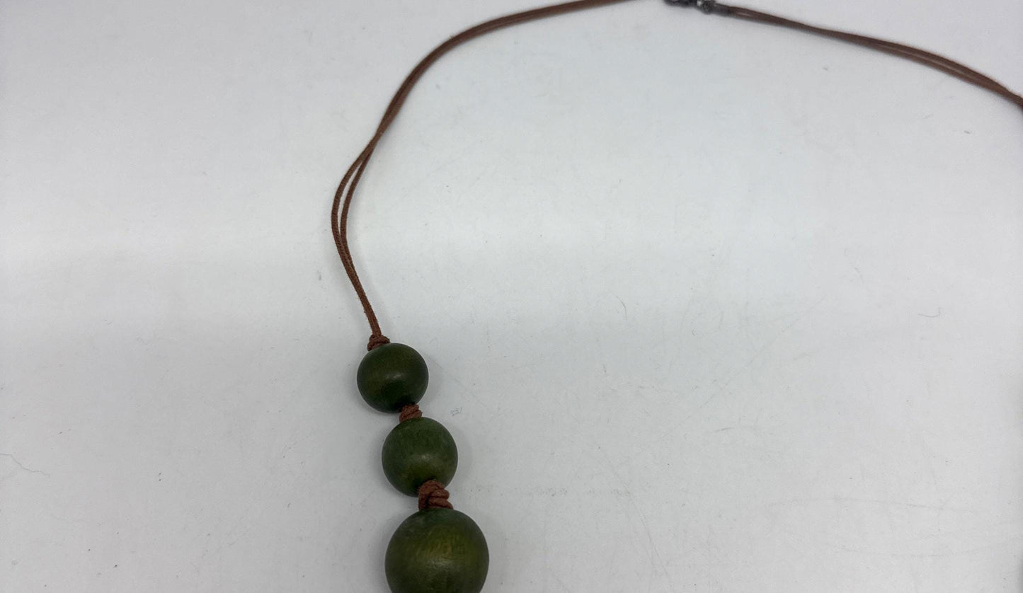 Vintage Green Wooden Beaded Necklace — additional view 8