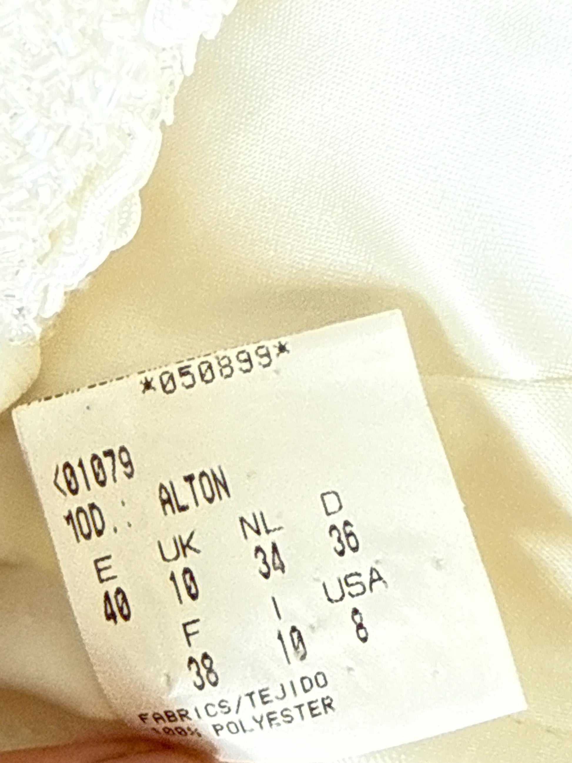 Pronovias ivory wedding dress, lace detail, a, line, old money elegance, bridal, size M