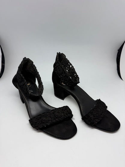 Black Heels With Floral Crochet Detail — detail