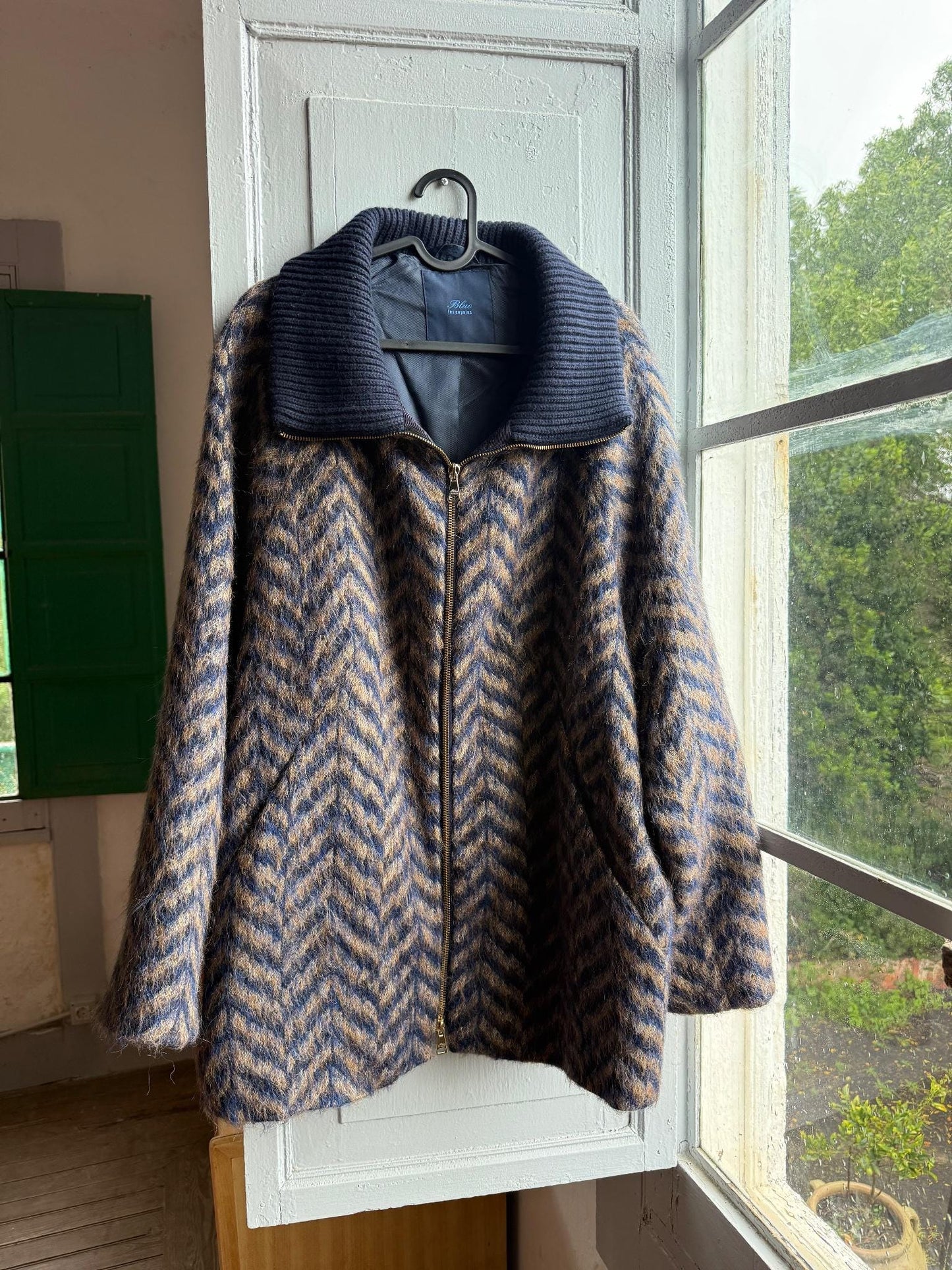 Blue Les Copains blue wool winter coat, made in Italy, ribbed collar, vintage style, casual wear